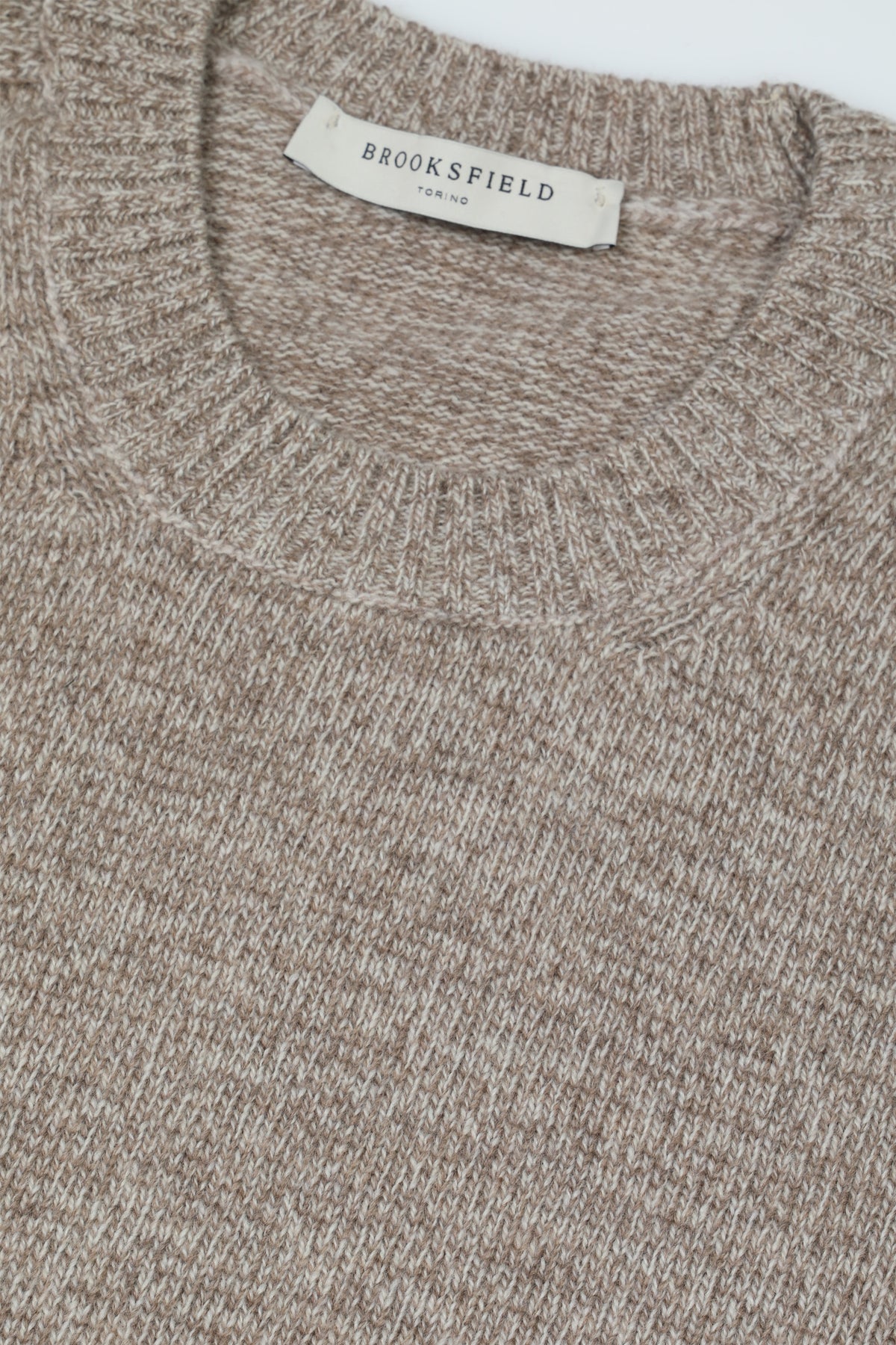 Maglia girocollo in pura lana vergine. Beige - Segale