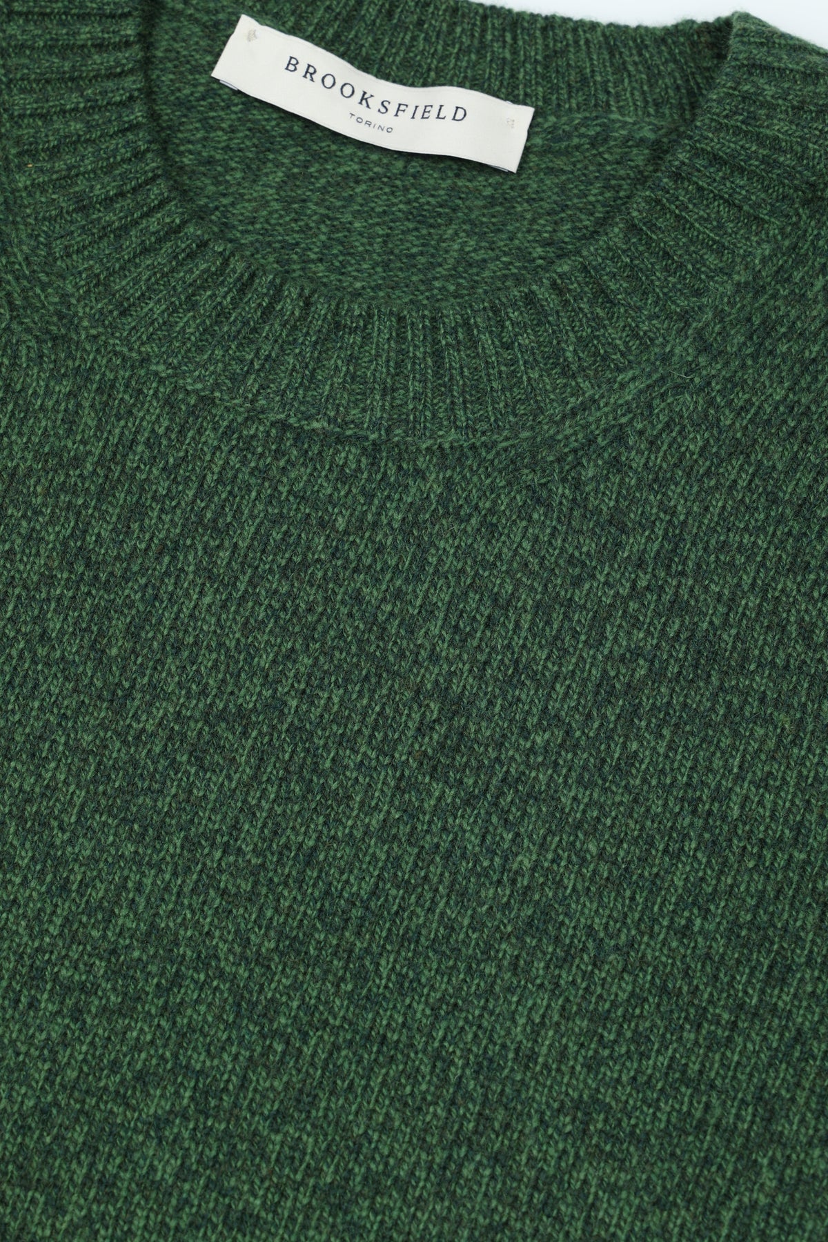 Maglia girocollo in pura lana vergine. Verde - Alloro