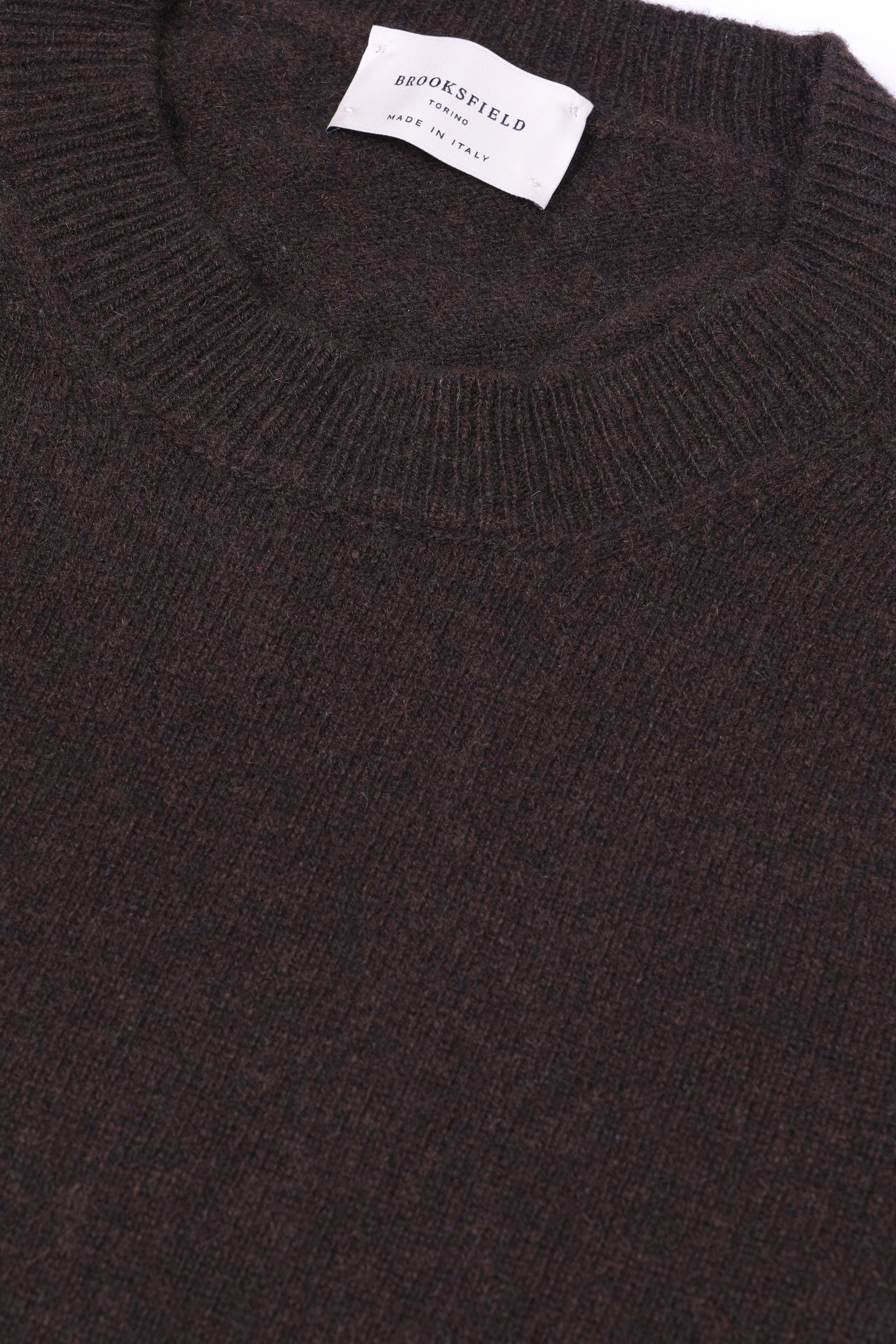 Maglia girocollo in cashmere. Marrone - Ebano