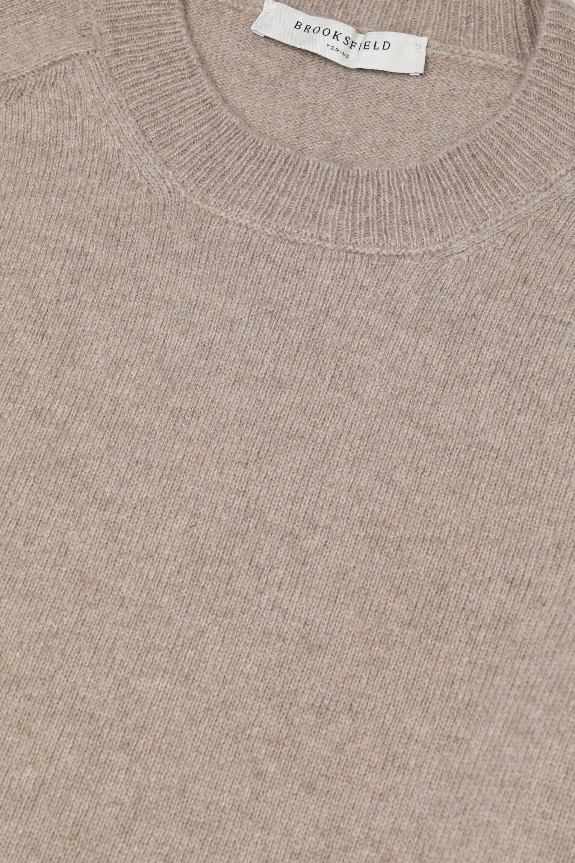Maglia girocollo in cashmere. Beige - Ghiro