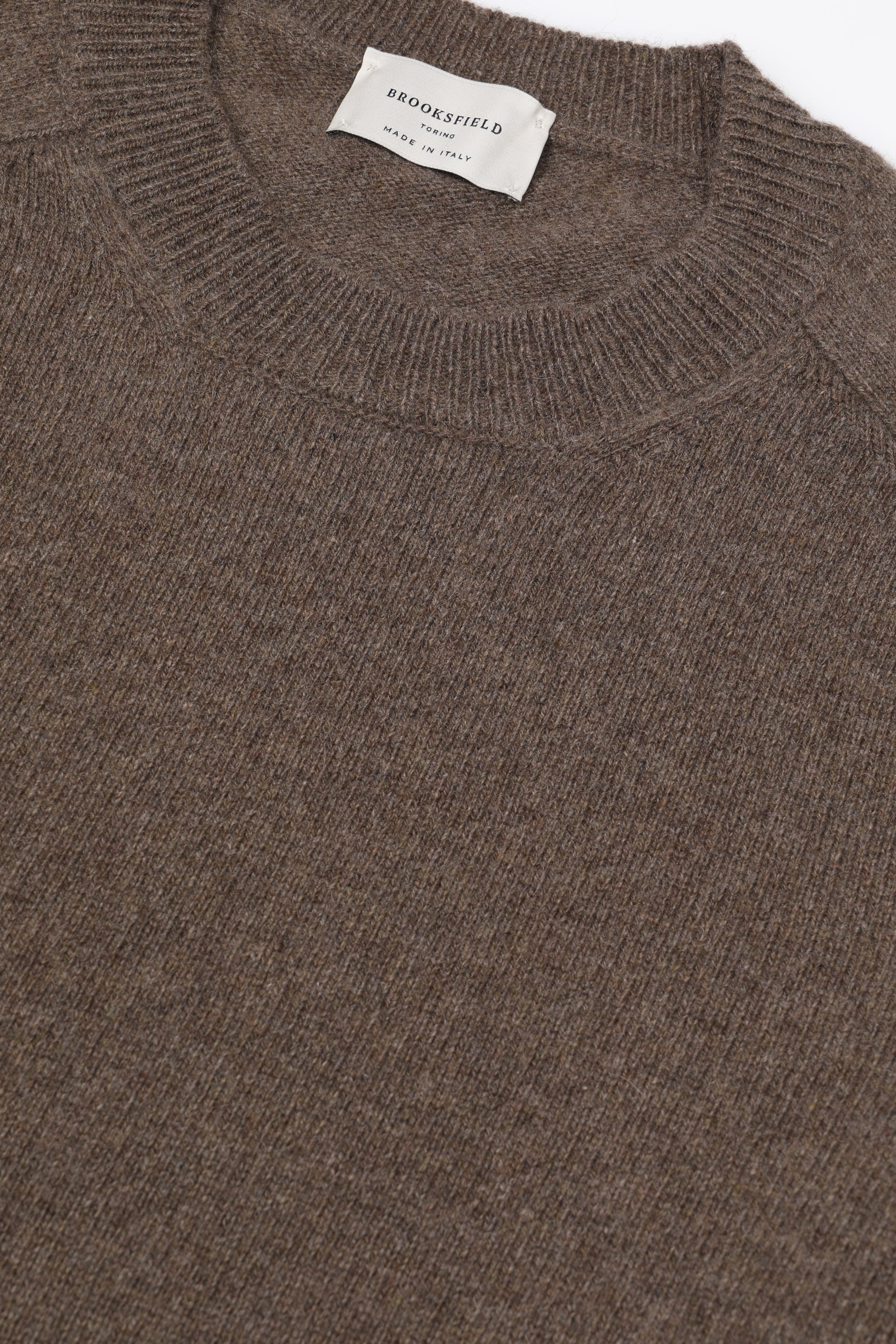 Maglia girocollo in cashmere. Marrone - Tartufo