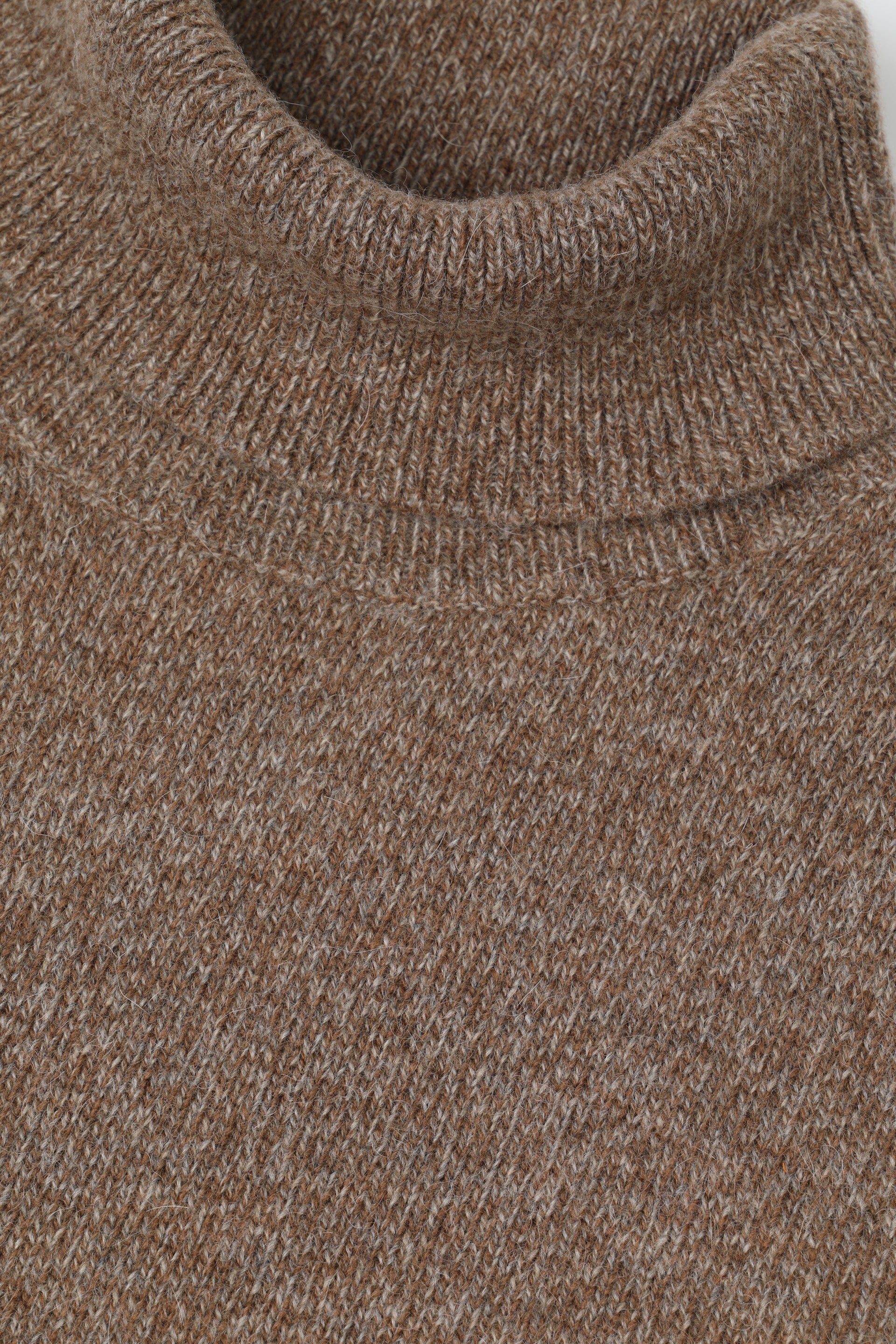 Maglia dolcevita in misto alpaca. Beige - Avana