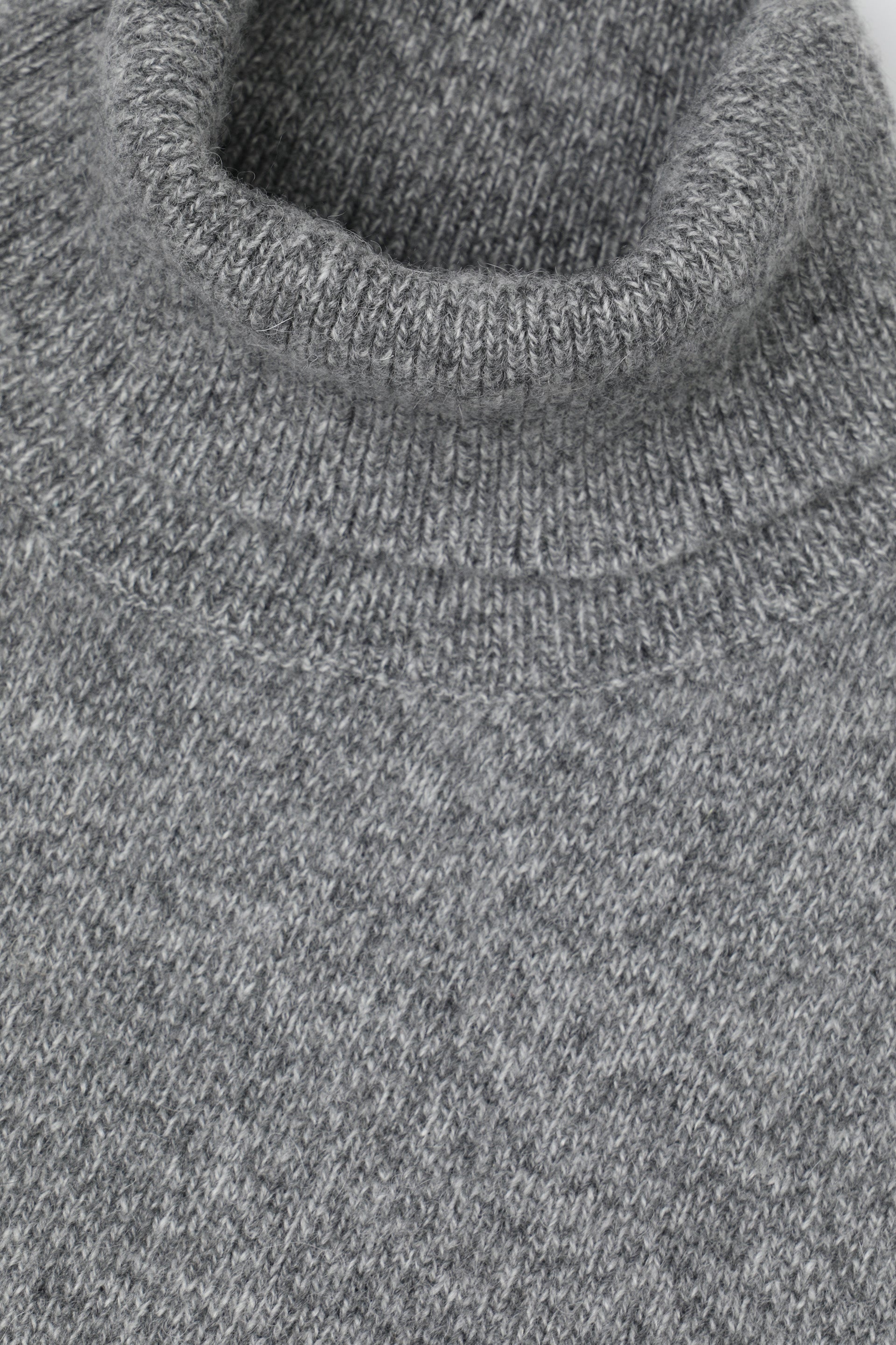 Maglia dolcevita in misto alpaca. Grigio - Stone