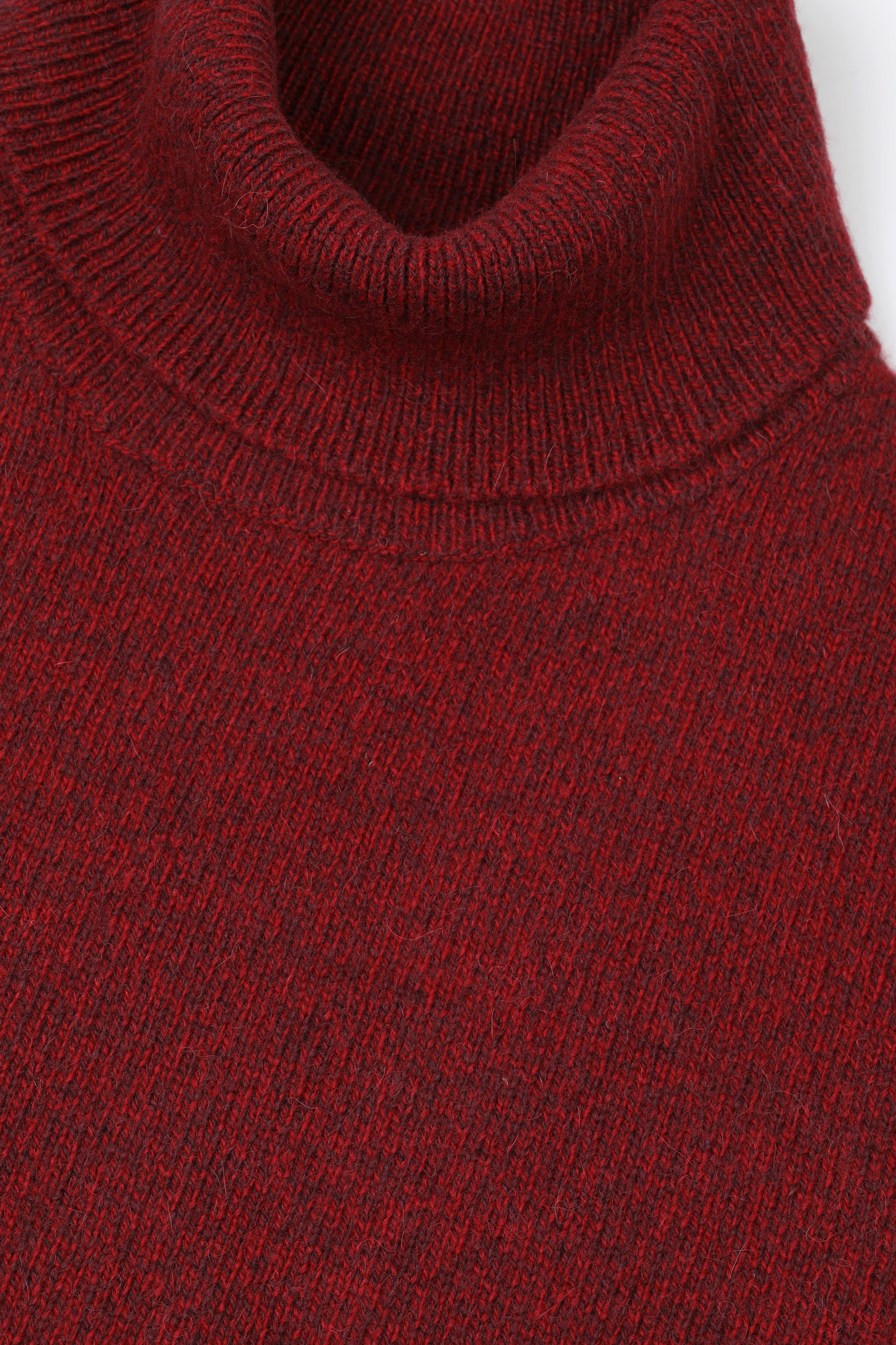 Maglia dolcevita in misto alpaca. Rosso - Granata