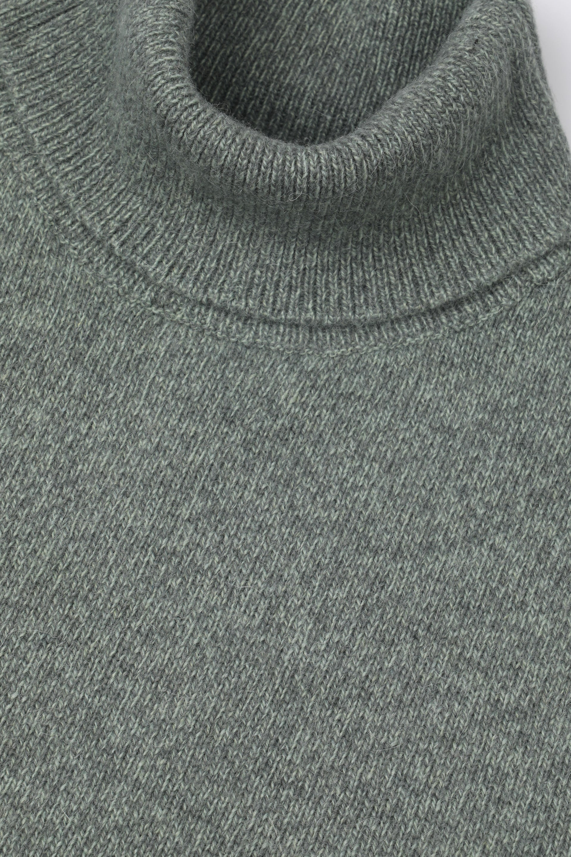 Maglia dolcevita in misto alpaca. Verde - Timo