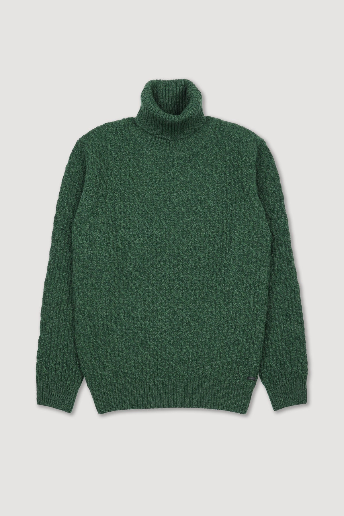 Maglia dolcevita in pura lana vergine lavorato a punto treccia e grana di riso. Verde - Alloro