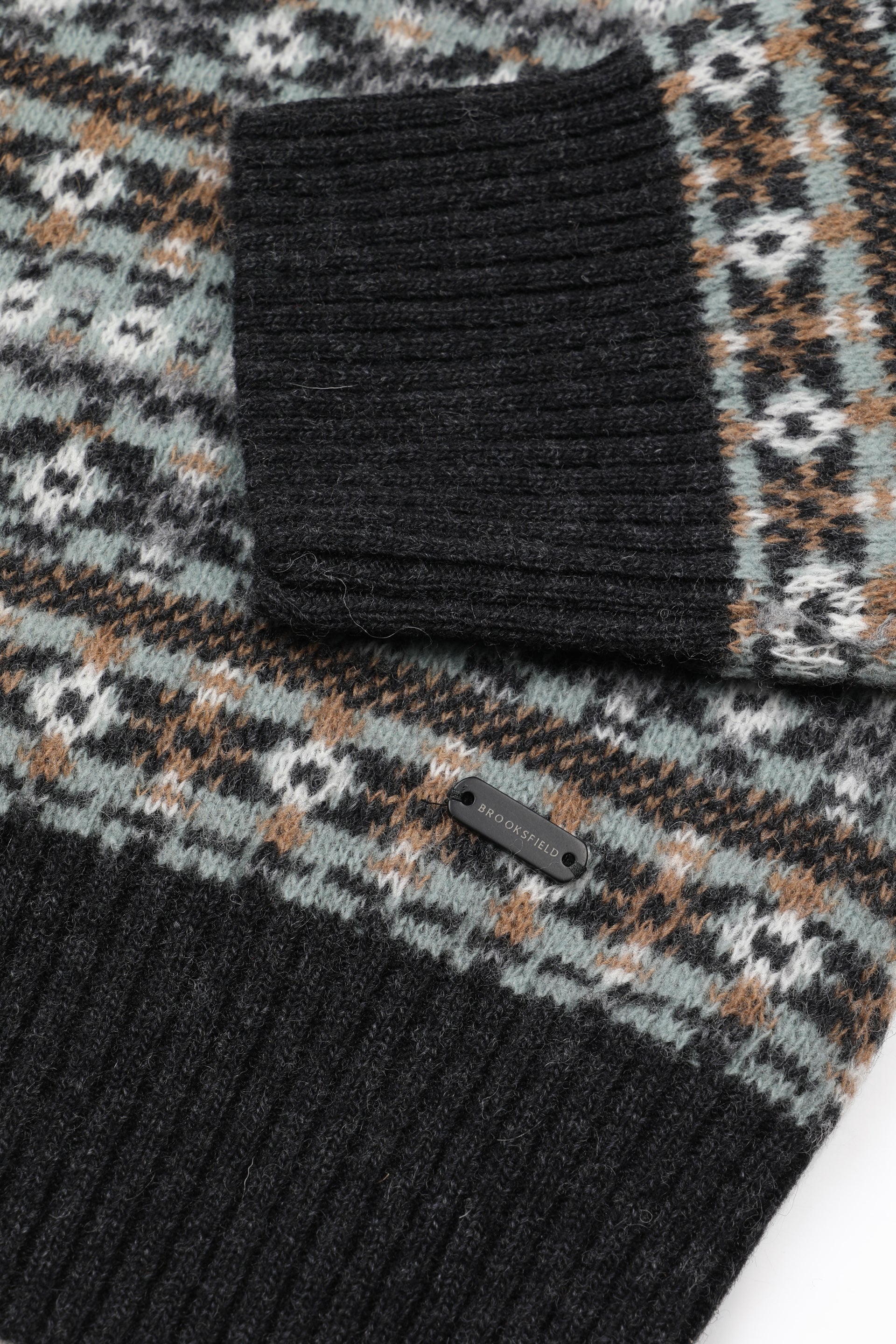 Maglia girocollo in misto lana, caratterizzata da un jacquard ispirato a motivi etnici - Lavagna