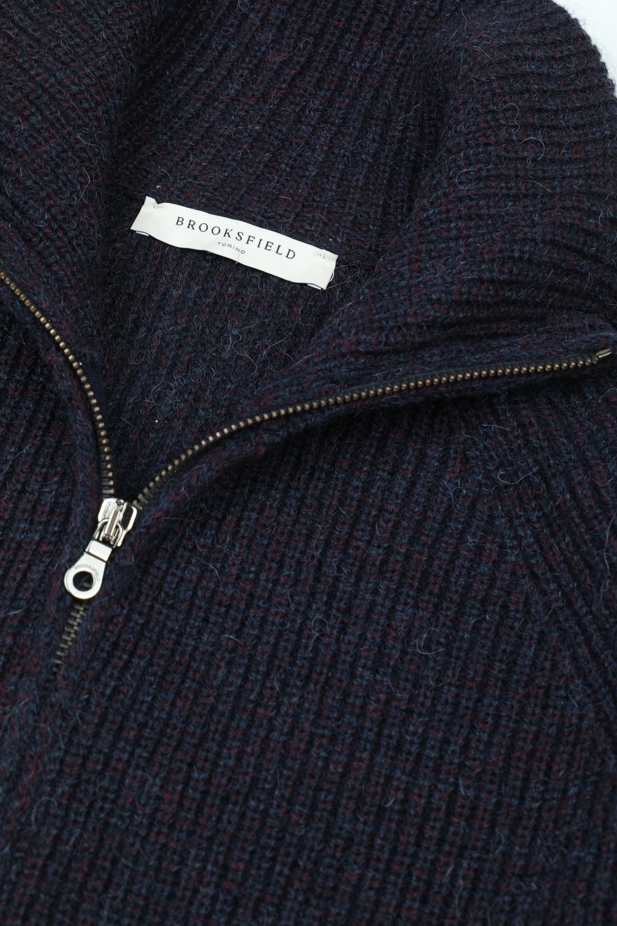 Giubbotto con zip realizzato in maglia inglese con filato di lana misto alpaca. Blu - Plum/Night blue