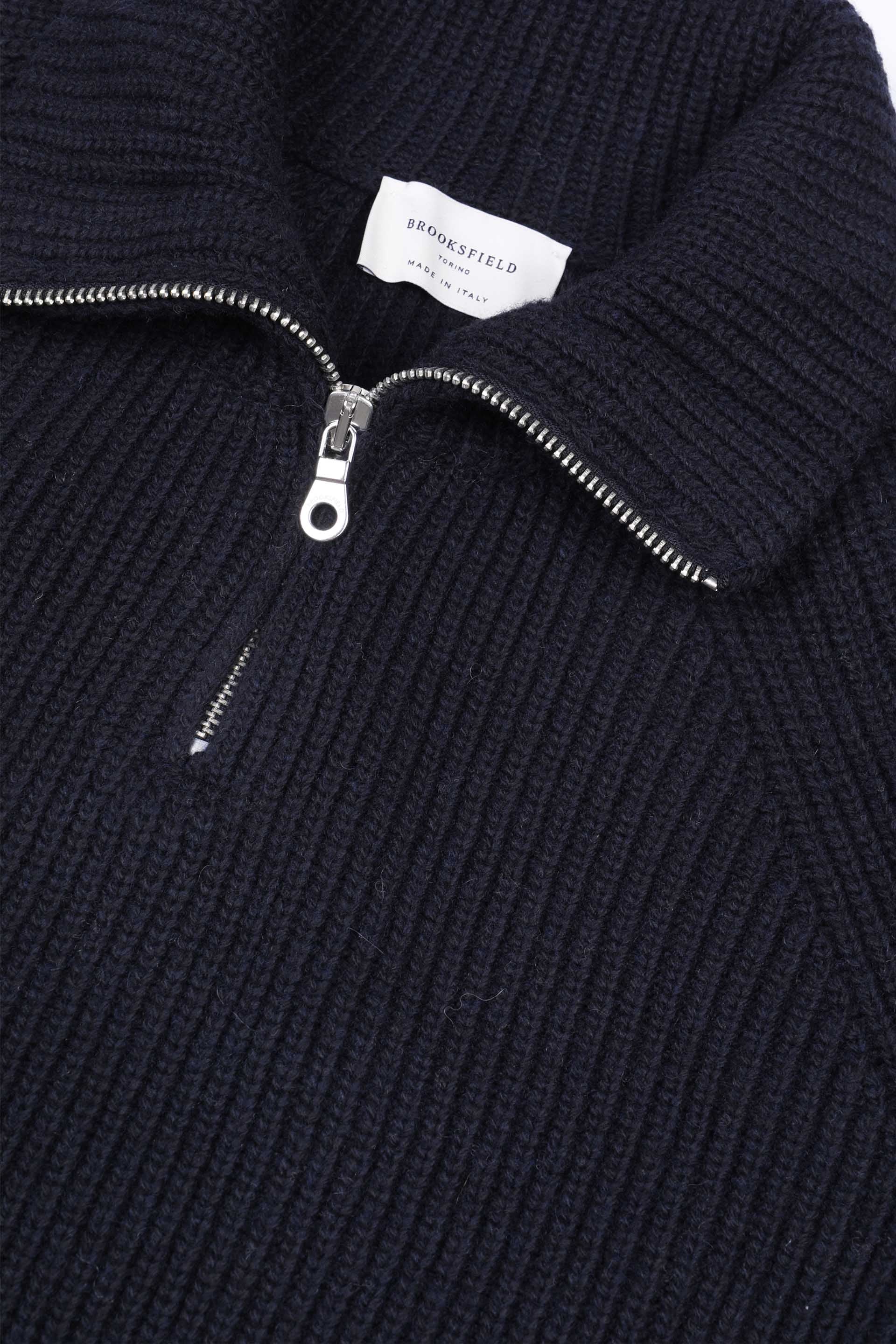 Maglia collo alto mezza zip realizzata in maglia inglese in misto lana-cashmere. Blu - Navy