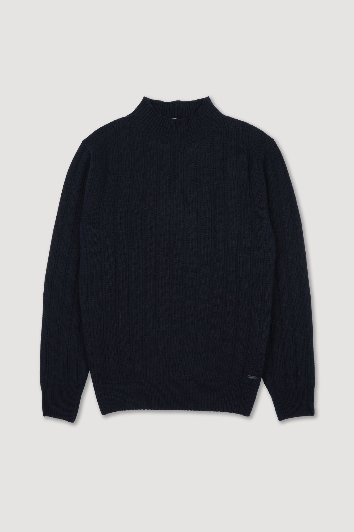 Maglia collo a cratere in pura lana vergine realizzato in costa operata. Blu - Blu scuro