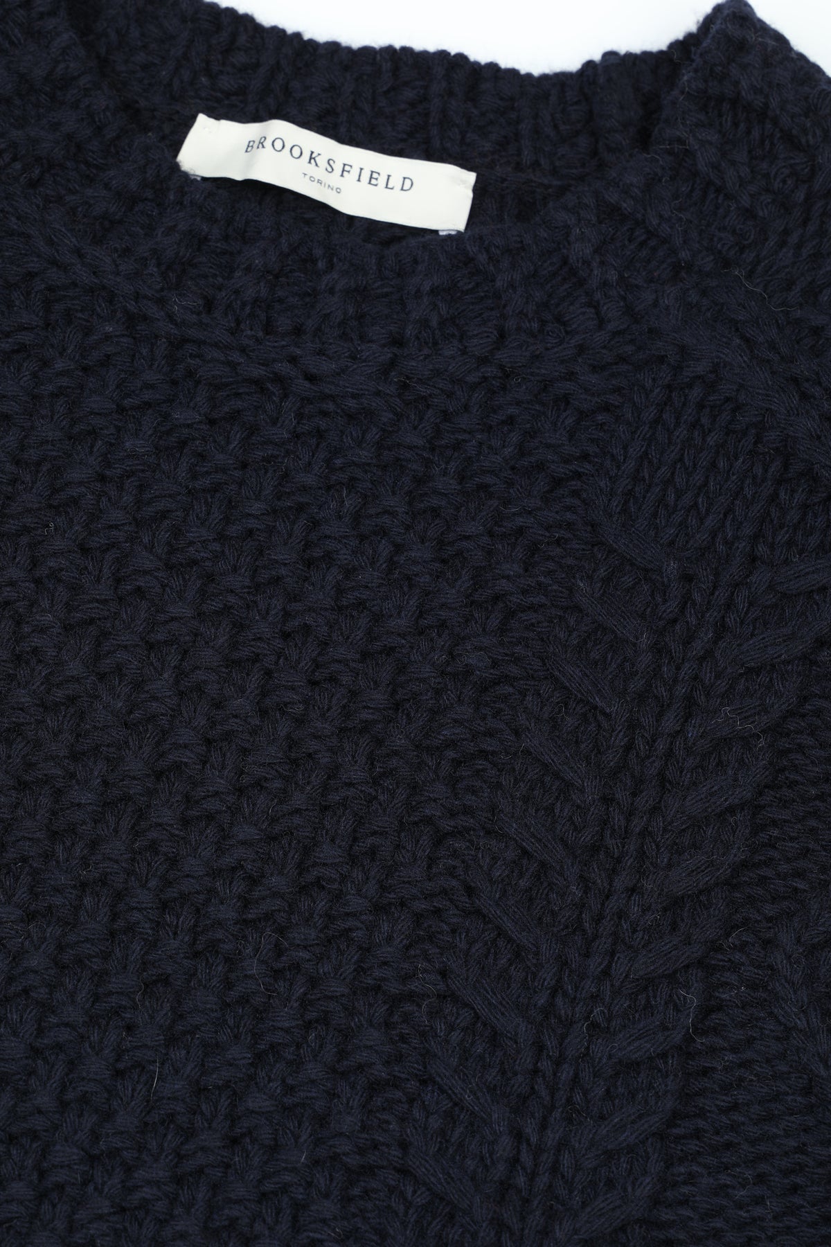 Maglia girocollo in misto lana con motivo a treccia Aran. Blu - Night blue