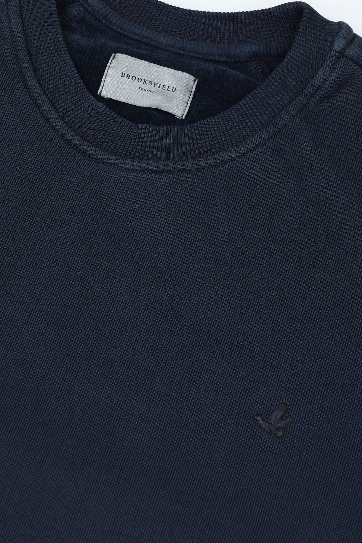 Felpa girocollo in cotone garzato con logo ricamato al cuore. Blu - Navy