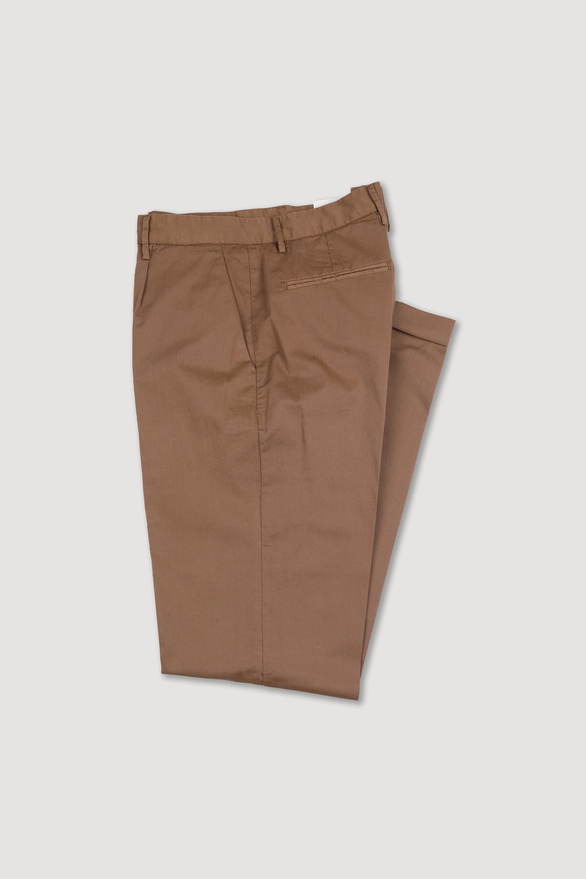 Pantalone chino con pinces. - Cigar