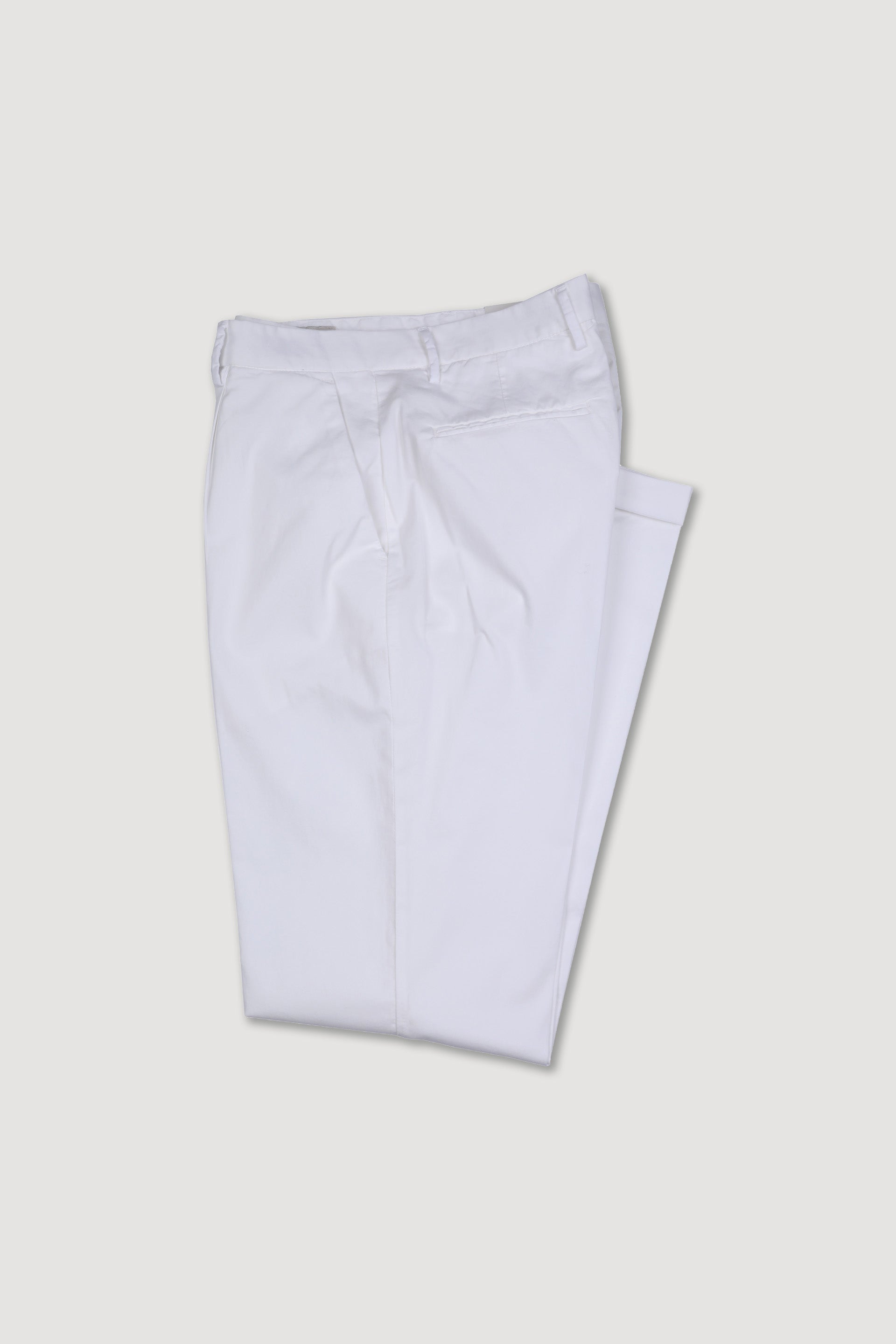 Pantalone chino con pinces. - Off white