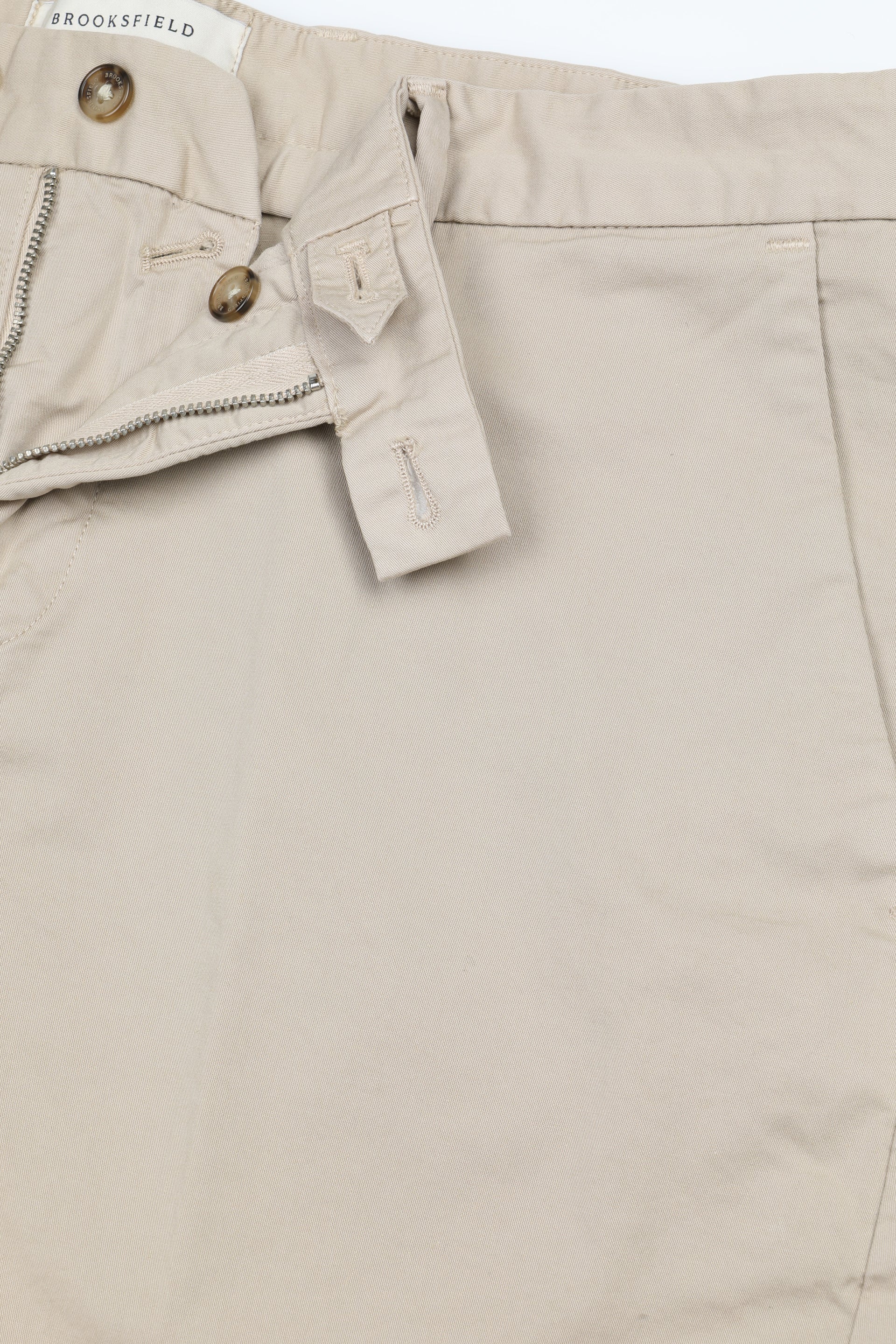 Pantalone chino Dean in gabardine stretch di cotone organico. Slim fit. Beige - Soft kaki