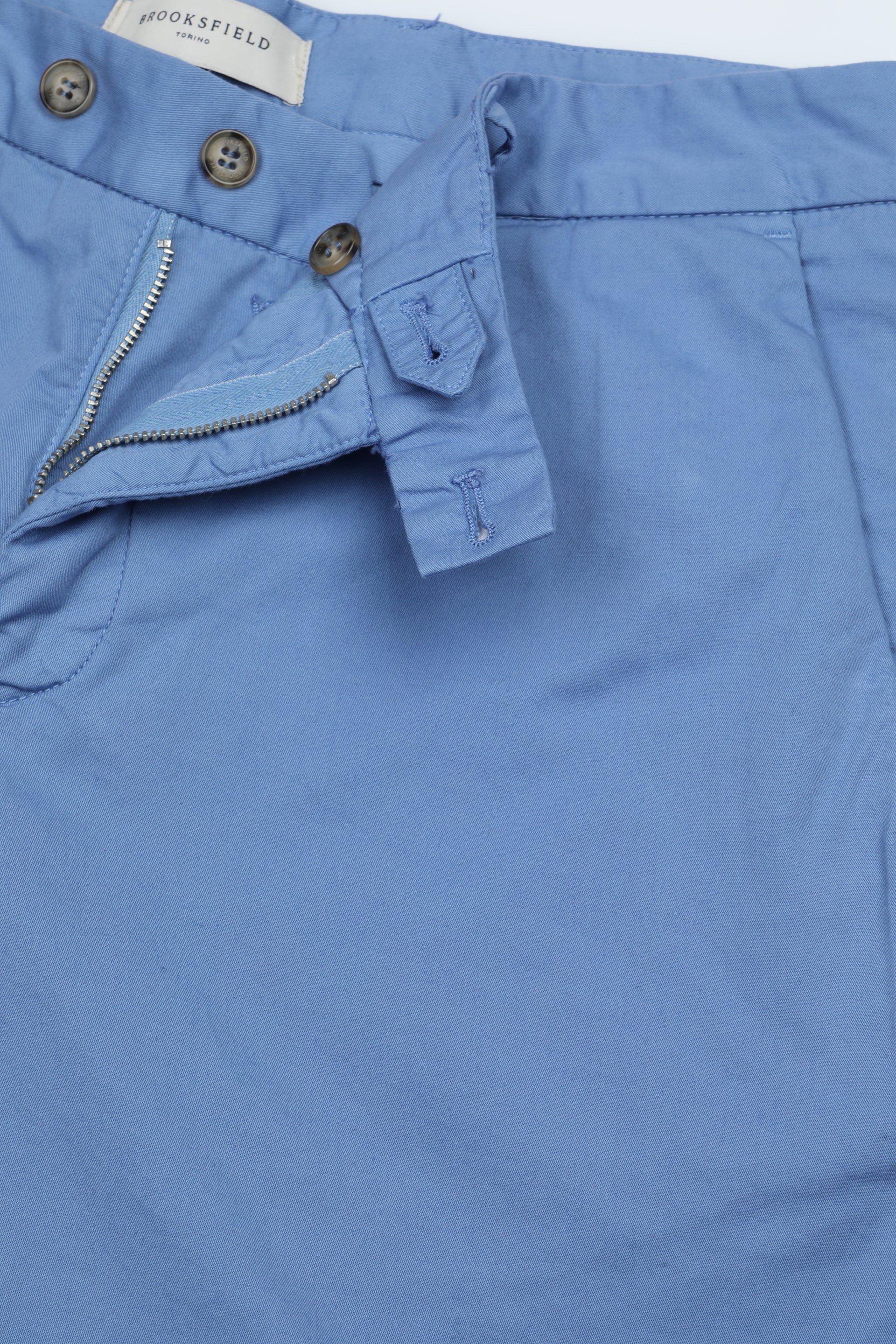 Pantalone chino Dean in gabardine stretch di cotone organico. Slim fit. Blu - Cirro