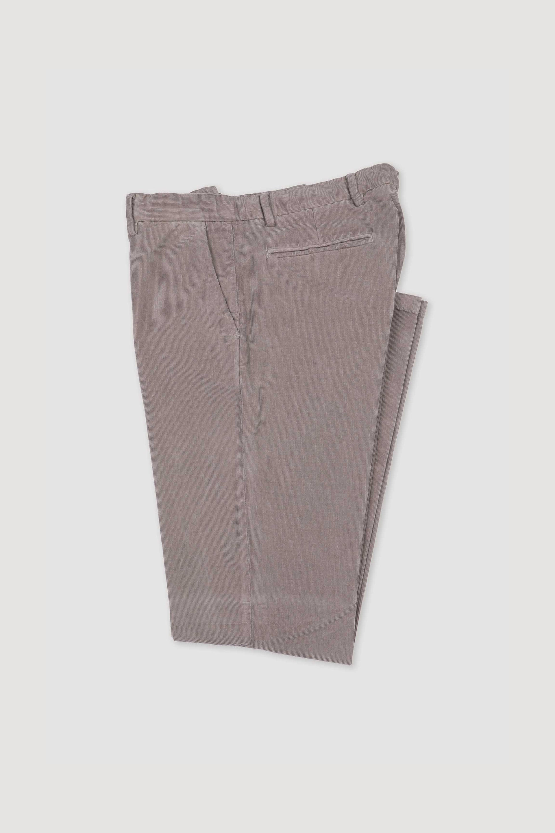 Pantalone chino Dean in gabardine di cotone stretch smerigliato, slim fit. Beige - Olmo