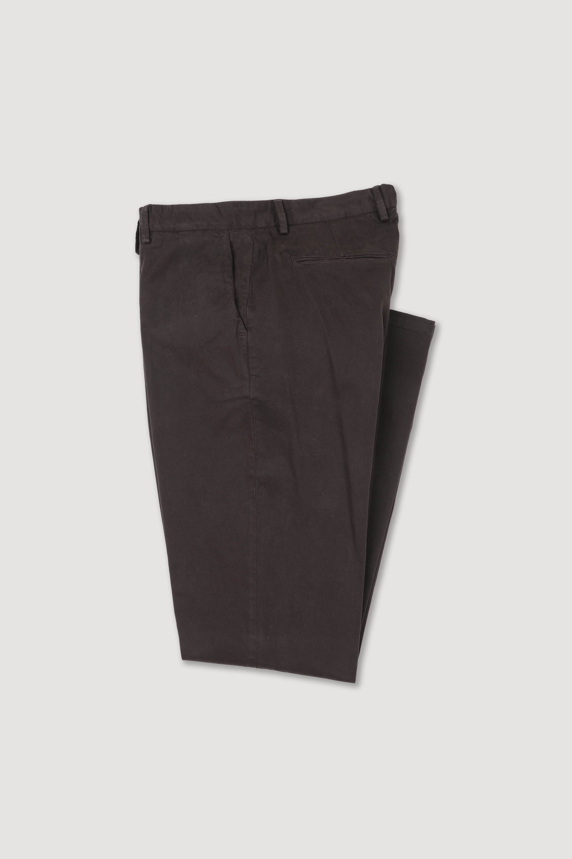 UOMO-PANTALONE CHINO SLIM TESSUTO GABARDINE COTONE STRETCH SMERIGLIATO, TINTO CAPO DIRETTO - Ebano