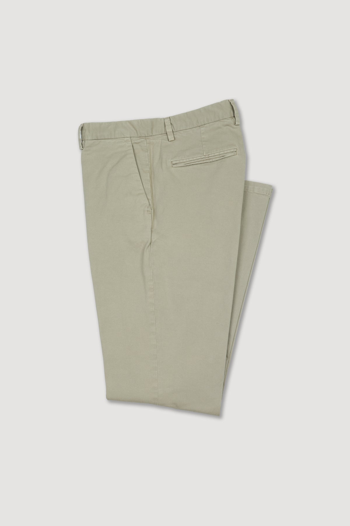 Pantalone chino James in gabardine di cotone stretch smerigliato, slim fit. Beige - Truciolo