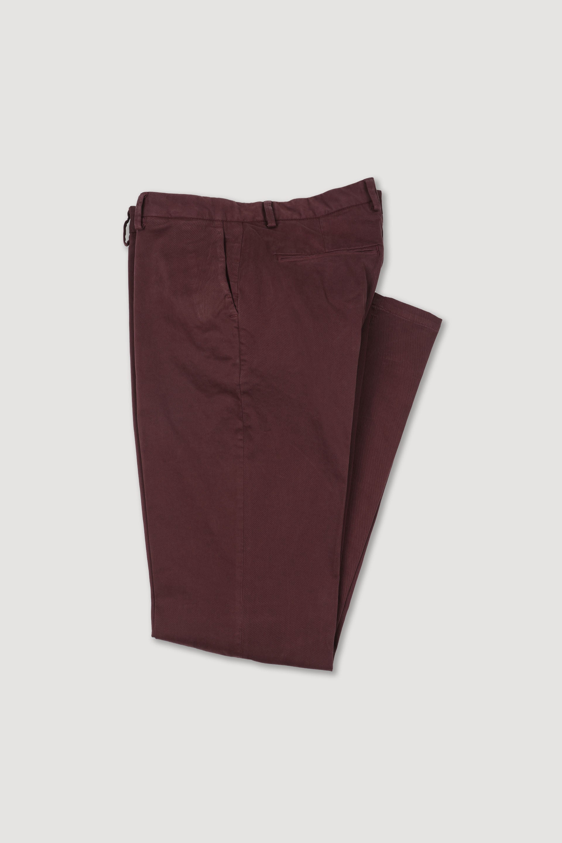 UOMO-PANTALONE CHINO SLIM TESSUTO GABARDINE COTONE STRETCH SMERIGLIATO, TINTO CAPO DIRETTO - Radicchio