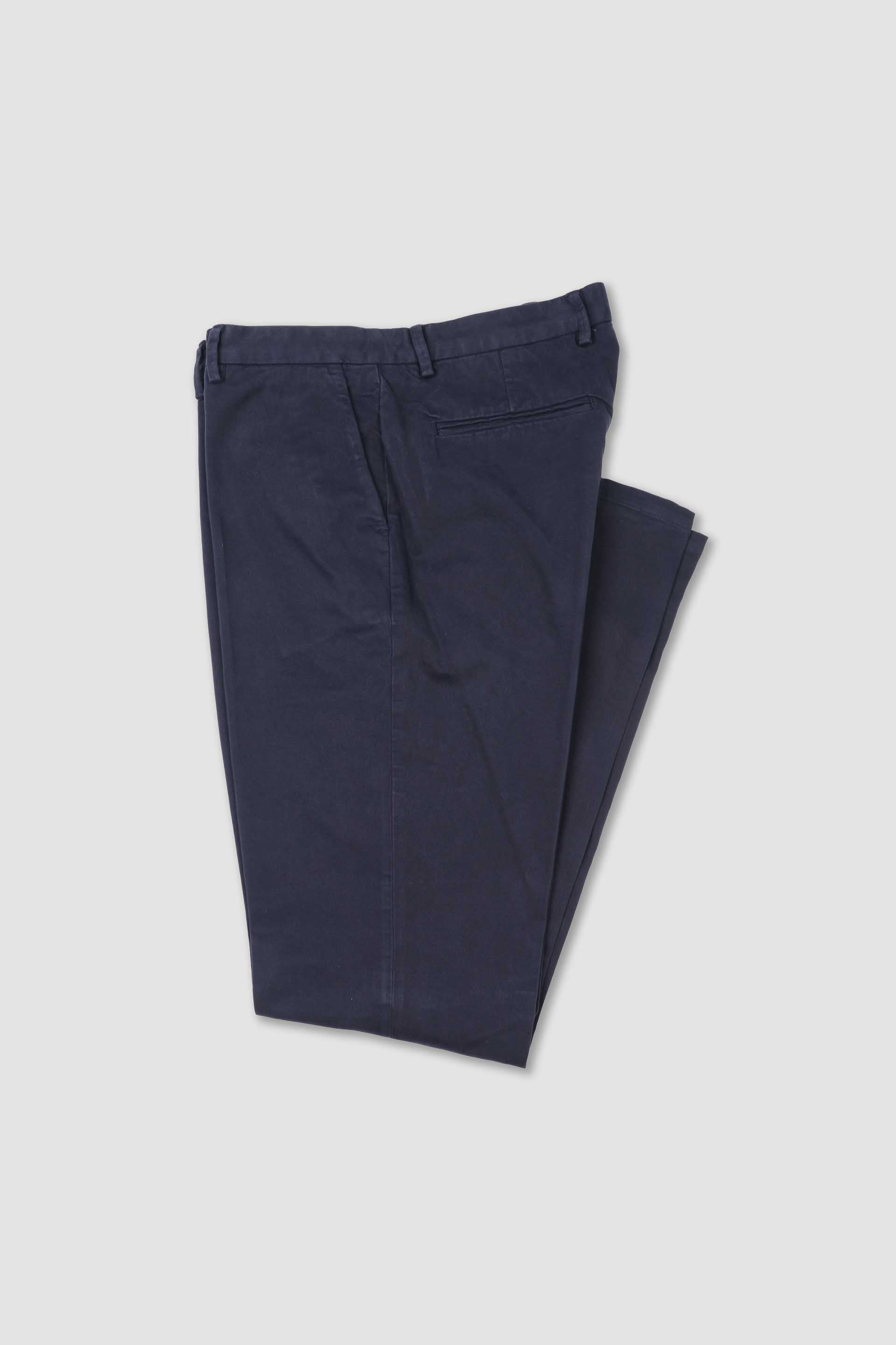 UOMO-PANTALONE CHINO SLIM TESSUTO GABARDINE COTONE STRETCH SMERIGLIATO, TINTO CAPO DIRETTO - Navy