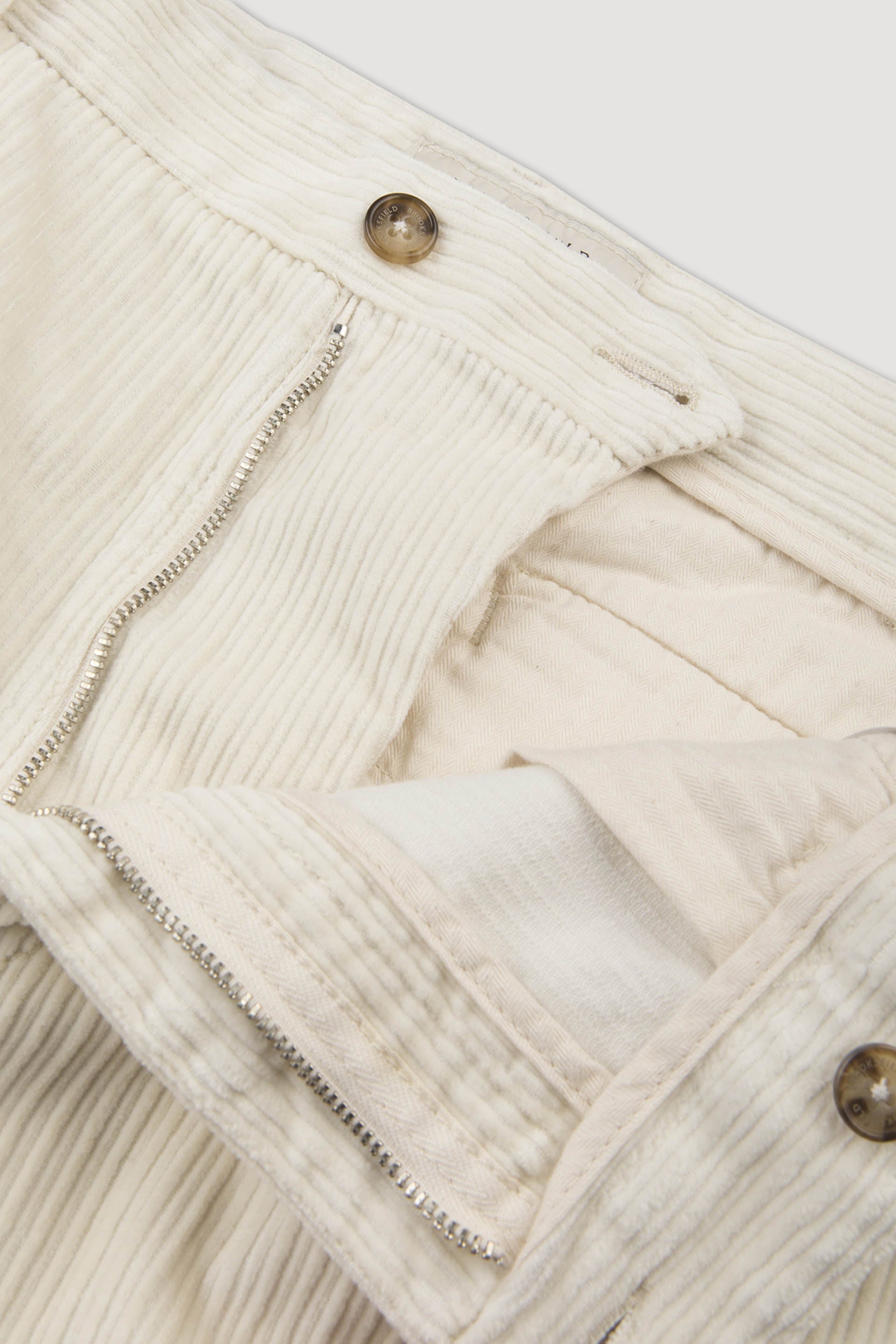 Pantalone chino Vittorio con pinces, realizzato in velluto a francese. Bianco - Panna