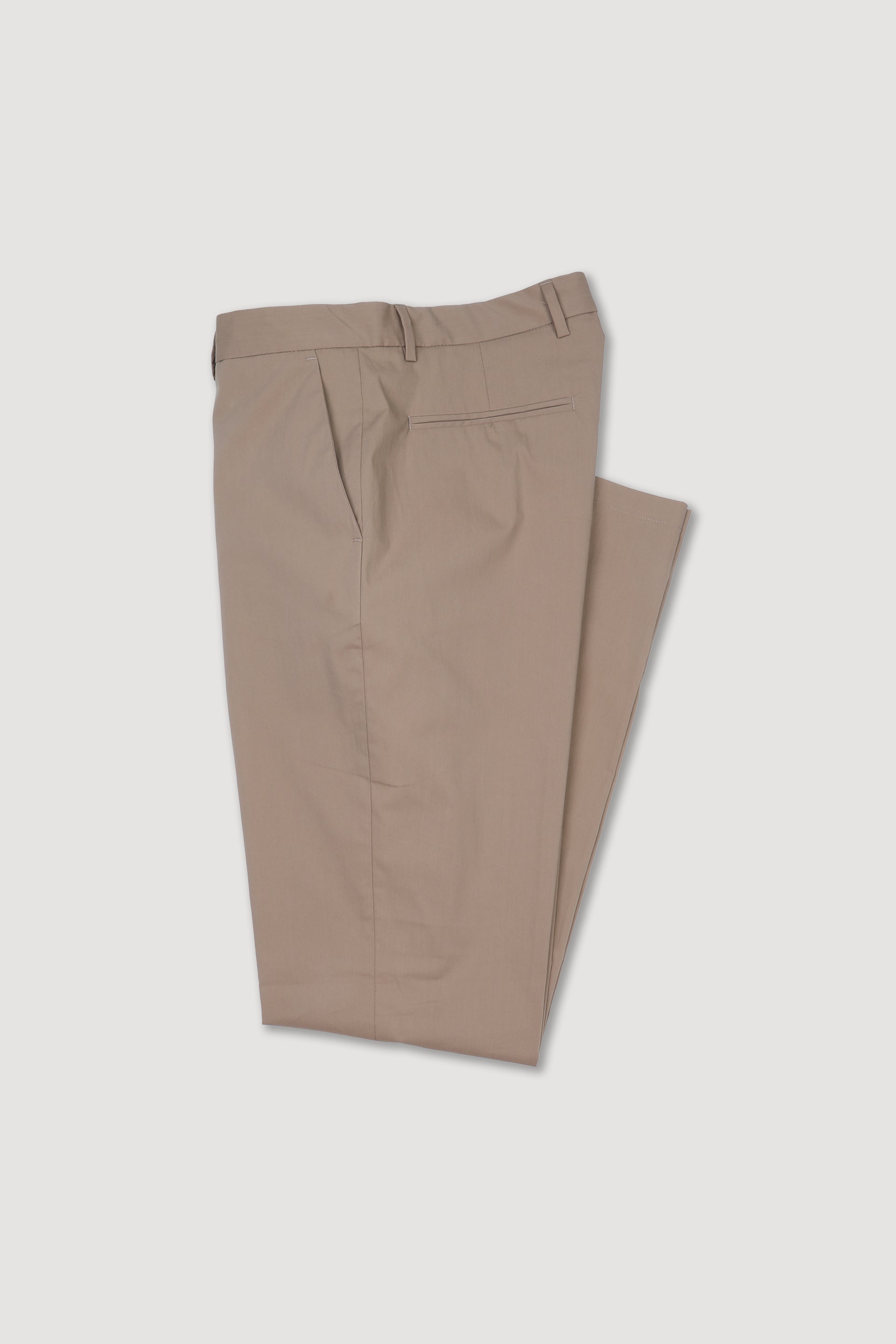 Pantalone chino James in popeline di misto cotone elasticizzato. Marrone - Rovere