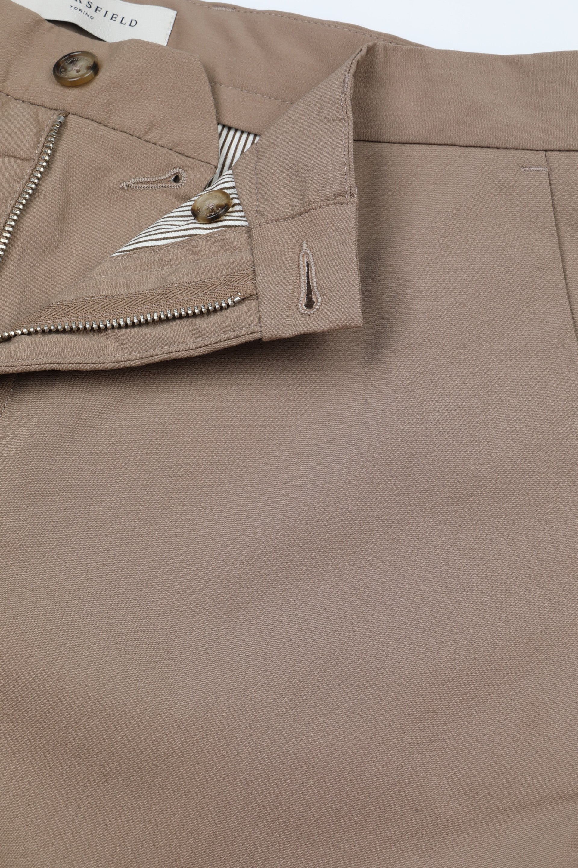 Pantalone chino James in popeline di misto cotone elasticizzato. Marrone - Rovere