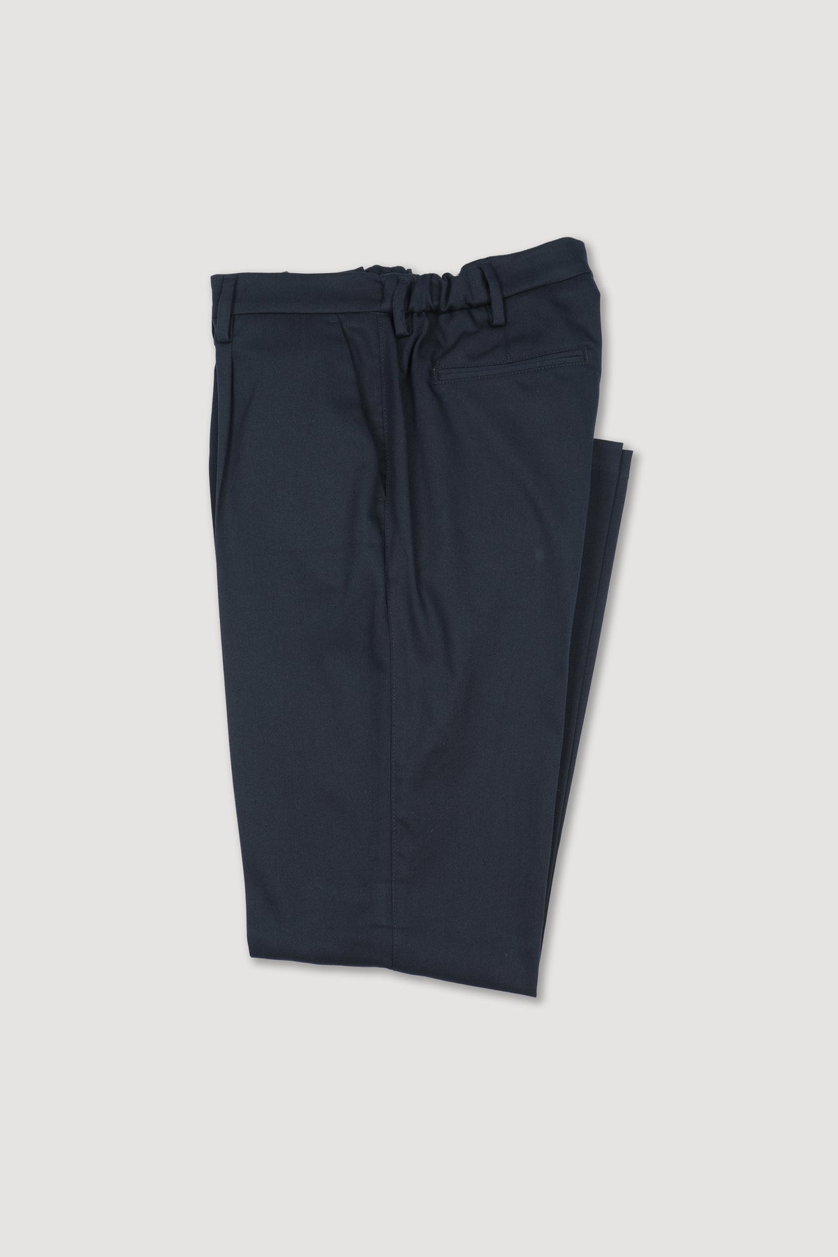 Pantalone chino Vittorio con pinces, realizzato in twill elasticizzato, regular fit. Blu - Navy
