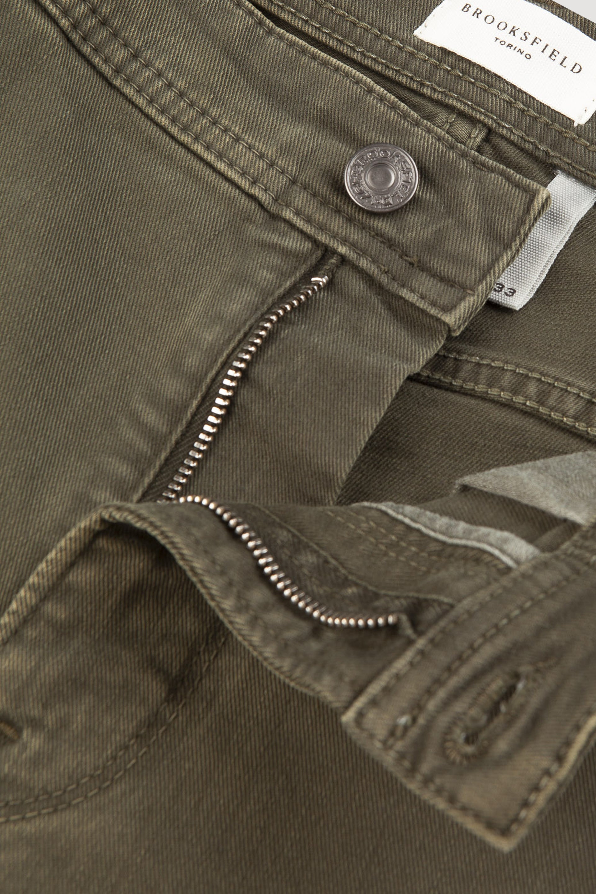 Pantalone 5 tasche in bull di cotone stretch tintura effetto vintage, slim fit.  Verde - Oliva