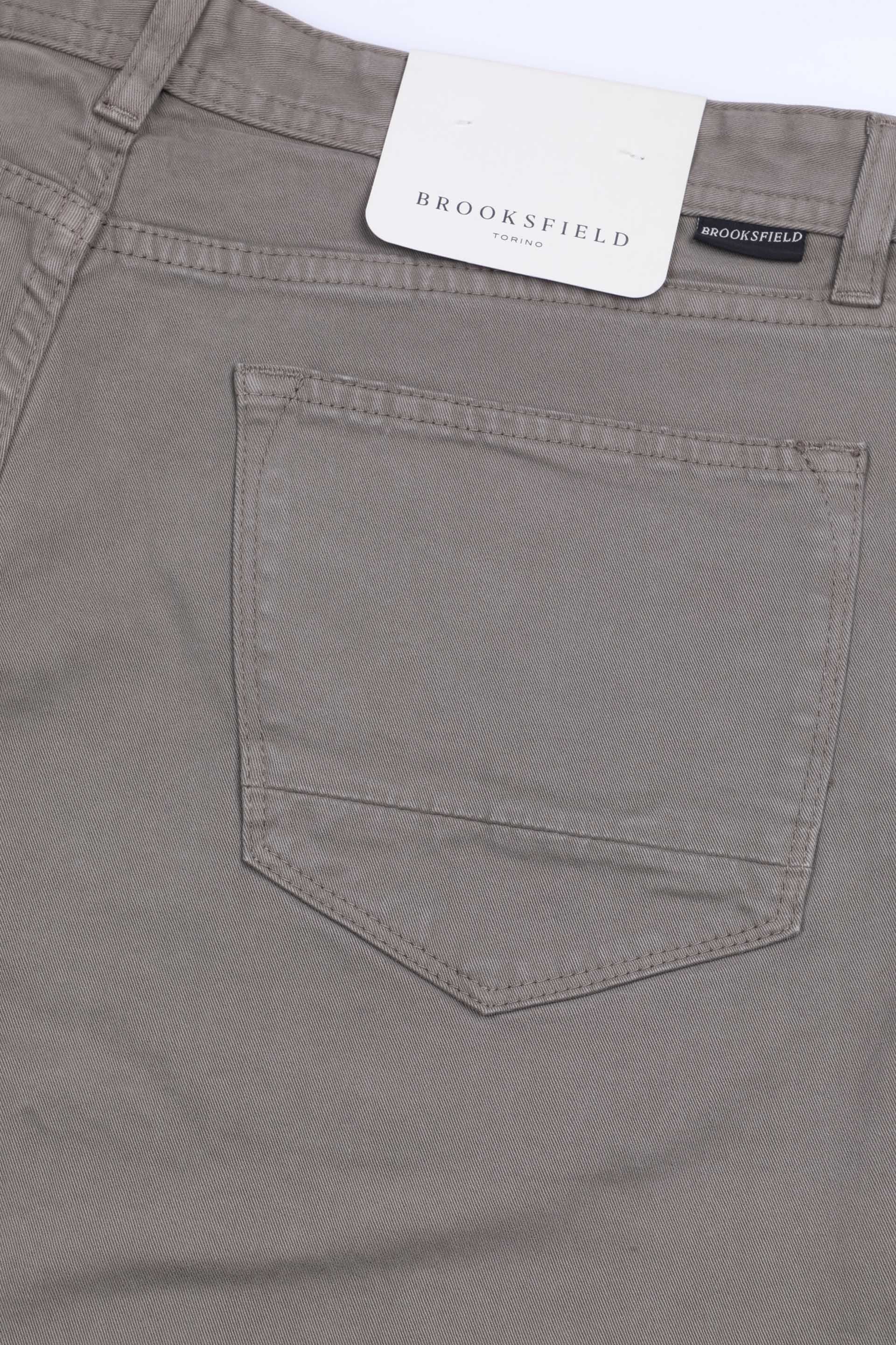 Patalone 5 tasche in gabardine smergliata in cotone stretch, slim fit. Marrone - Olmo