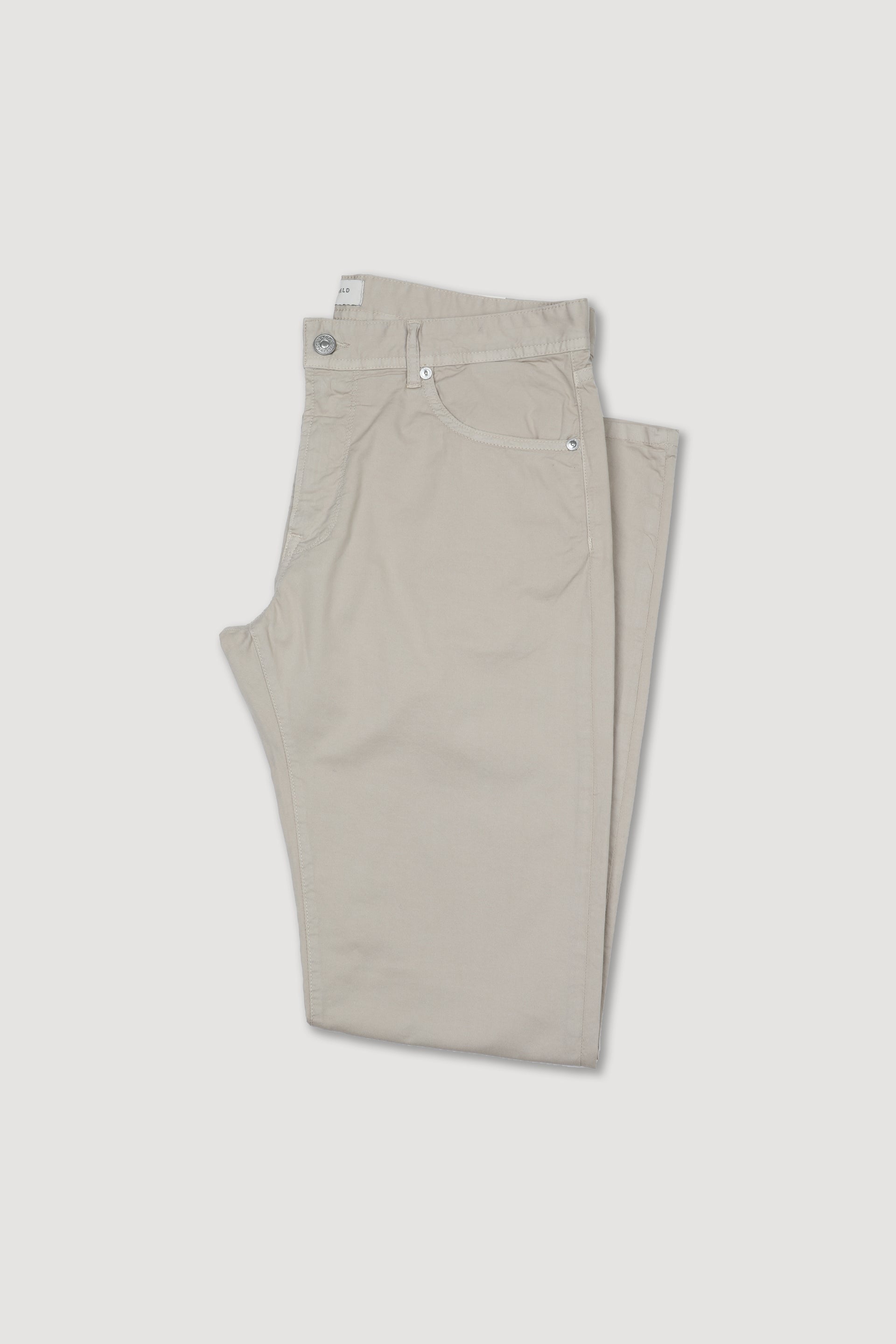 Pantalone 5 tasche in gabardine stretch di cotone organico, slim fit. Beige - Soft kaki