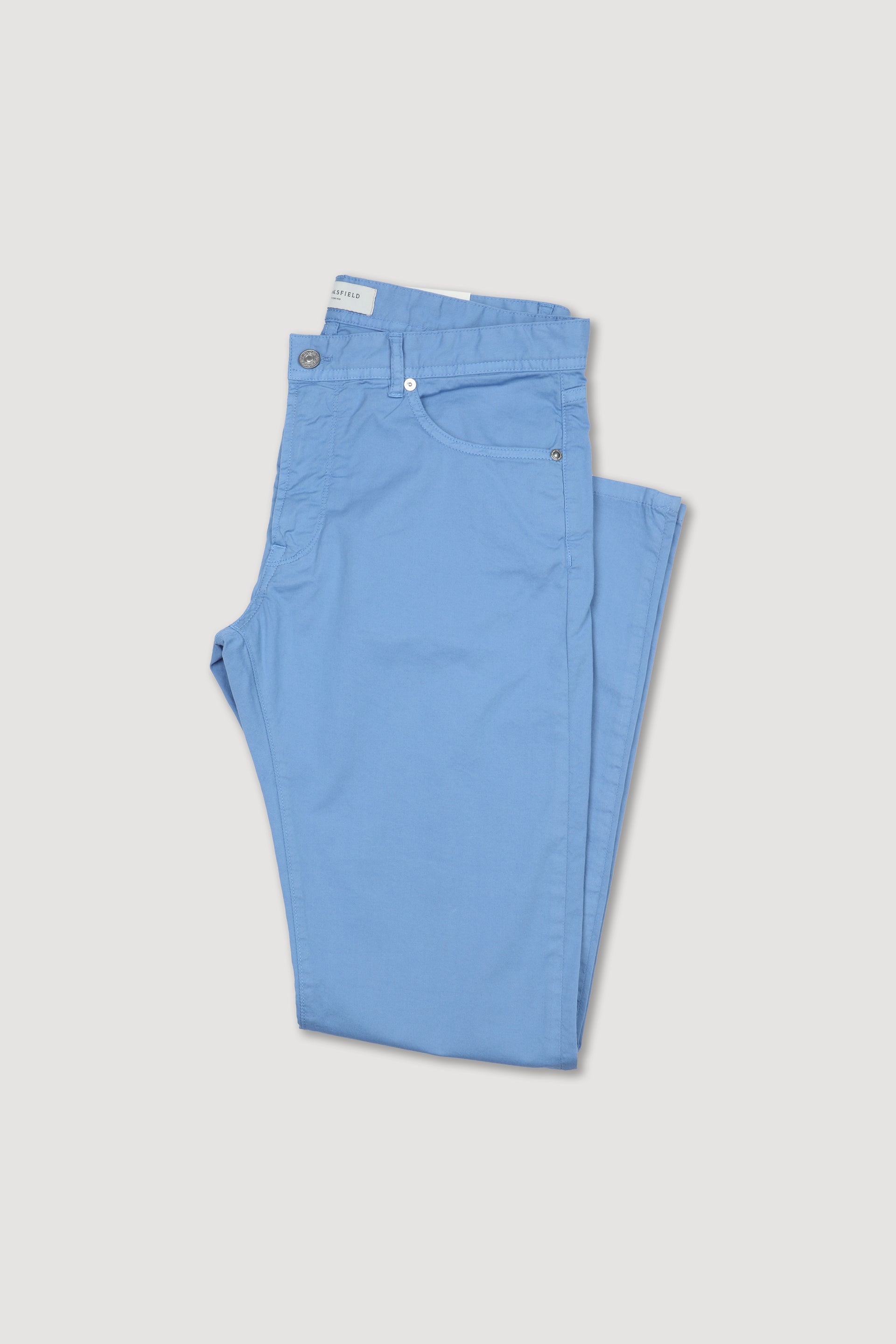 Pantalone 5 tasche in gabardine stretch di cotone organico, slim fit. Azzurro - Cirro