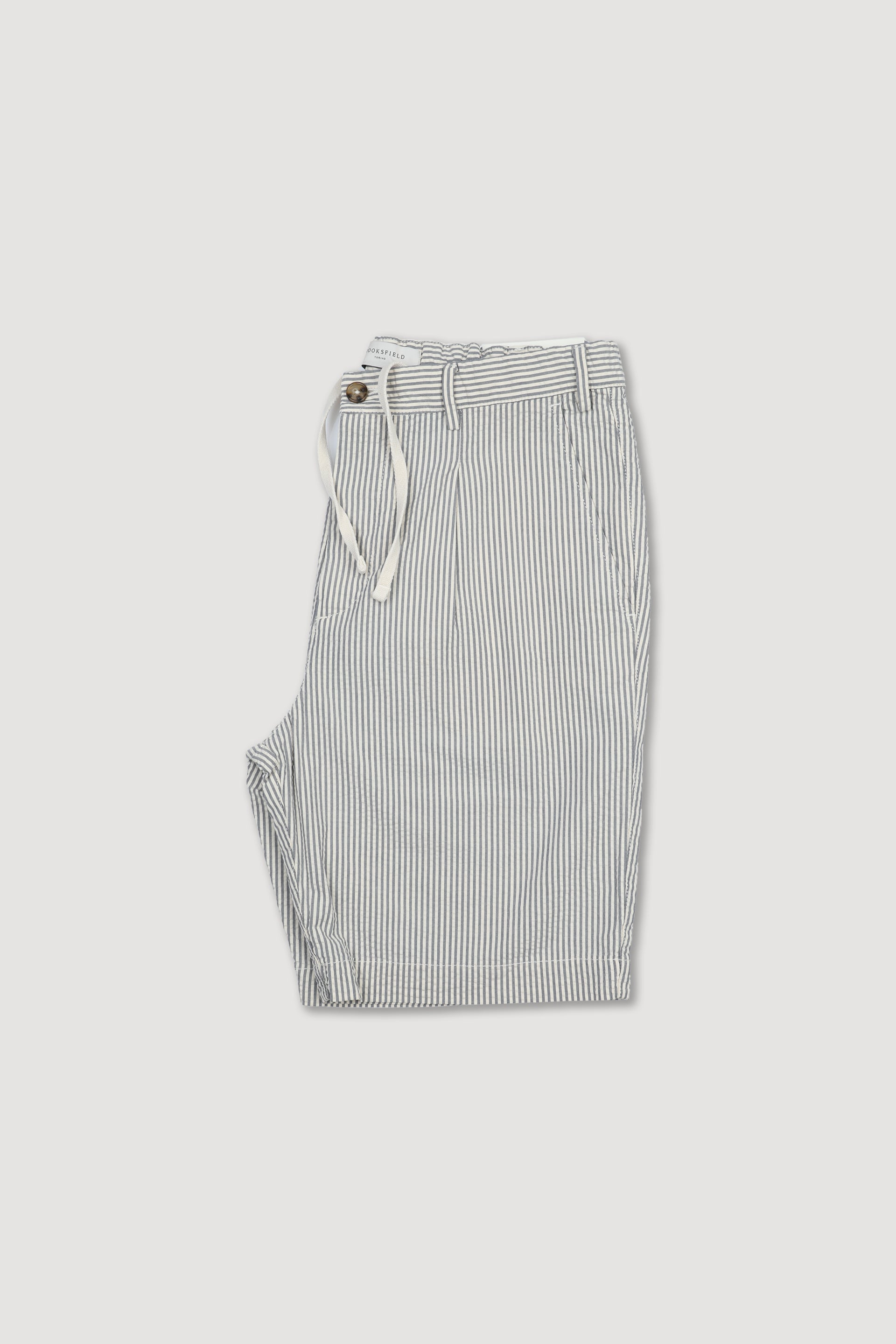 UOMO-BERMUDA CON PINCES, ELASTICO E COULISSE, TESSUTO SEERSUCKER DI COTONE TINTO FILO FANTASIA RIGA VERTICALE, LAVATO - Greggio/avio