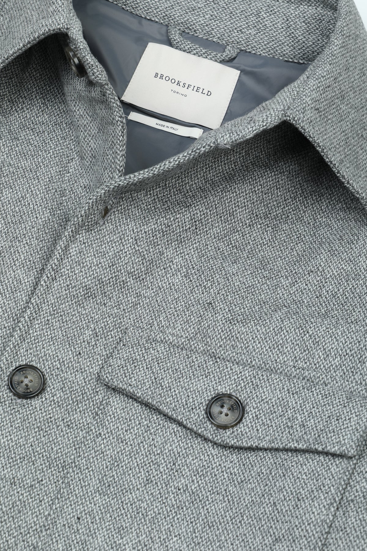 Overshirt in twill di lana misto seta, caratterizzata da una lavorazione broken twill, imbottita - Grigio chiaro