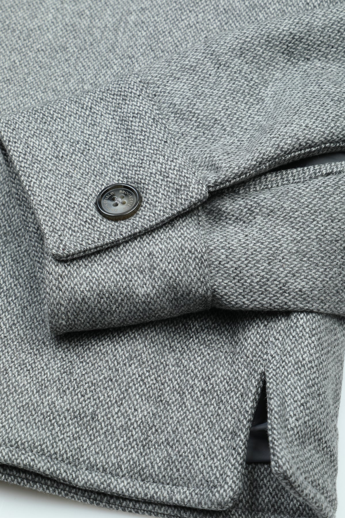 Overshirt in twill di lana misto seta, caratterizzata da una lavorazione broken twill, imbottita - Grigio chiaro