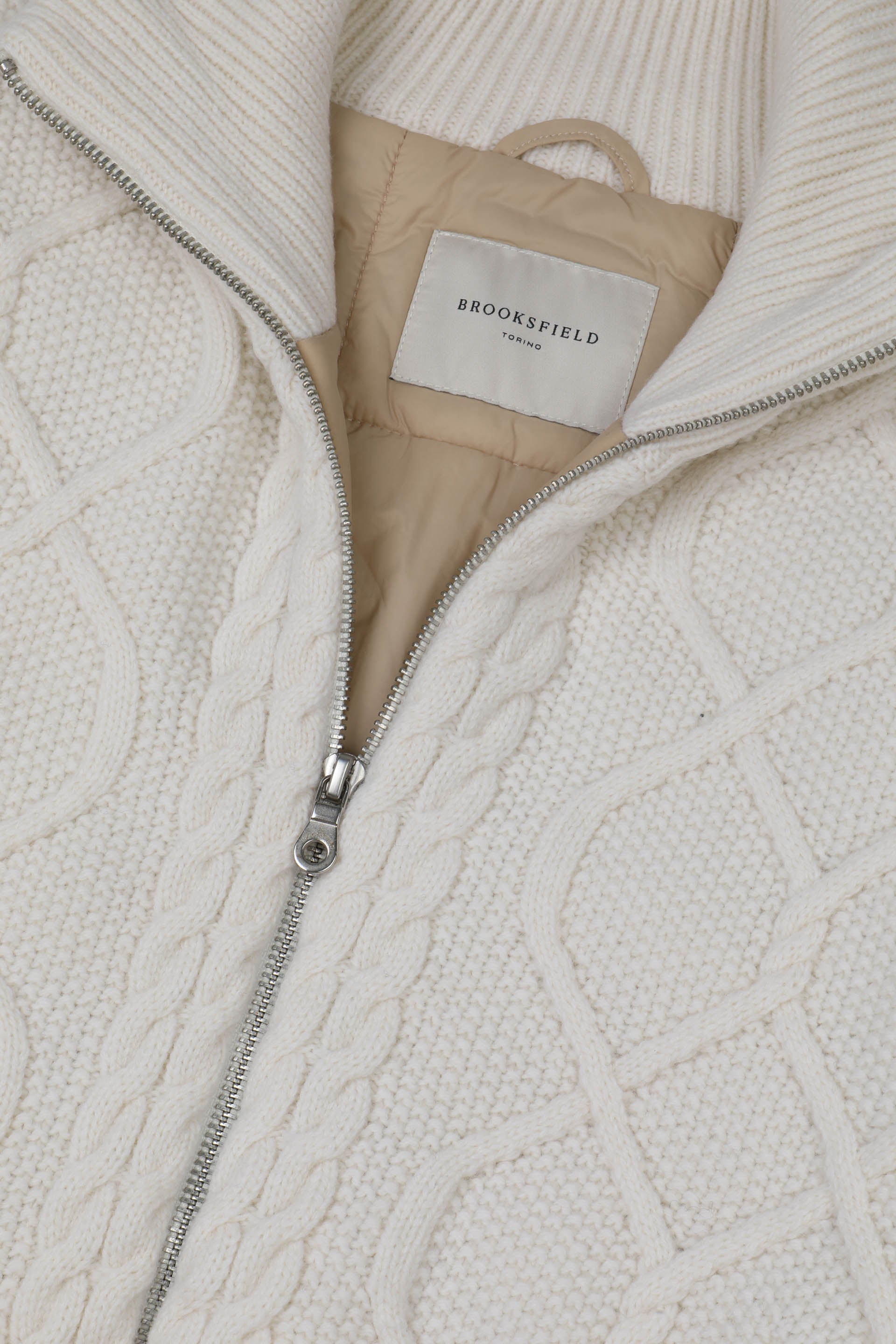 UOMO-GIUBBOTTO MOTIVO ARAN ALL OVER, FULL ZIP, FODERA CON IMBOTTITURA TRAPUNTATA, MISTO LAMBSWOOL (FIN.5) - Panna