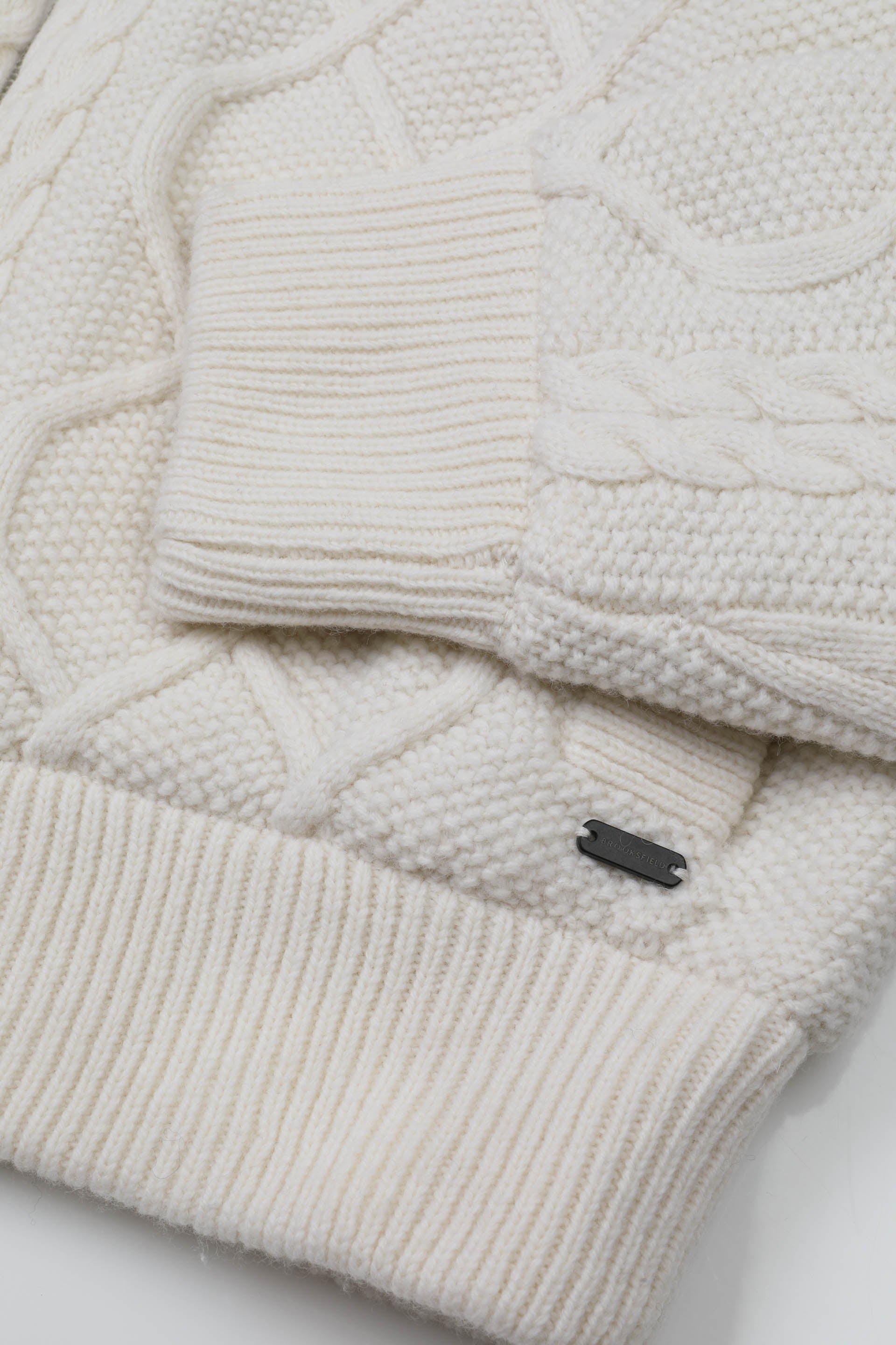 UOMO-GIUBBOTTO MOTIVO ARAN ALL OVER, FULL ZIP, FODERA CON IMBOTTITURA TRAPUNTATA, MISTO LAMBSWOOL (FIN.5) - Panna