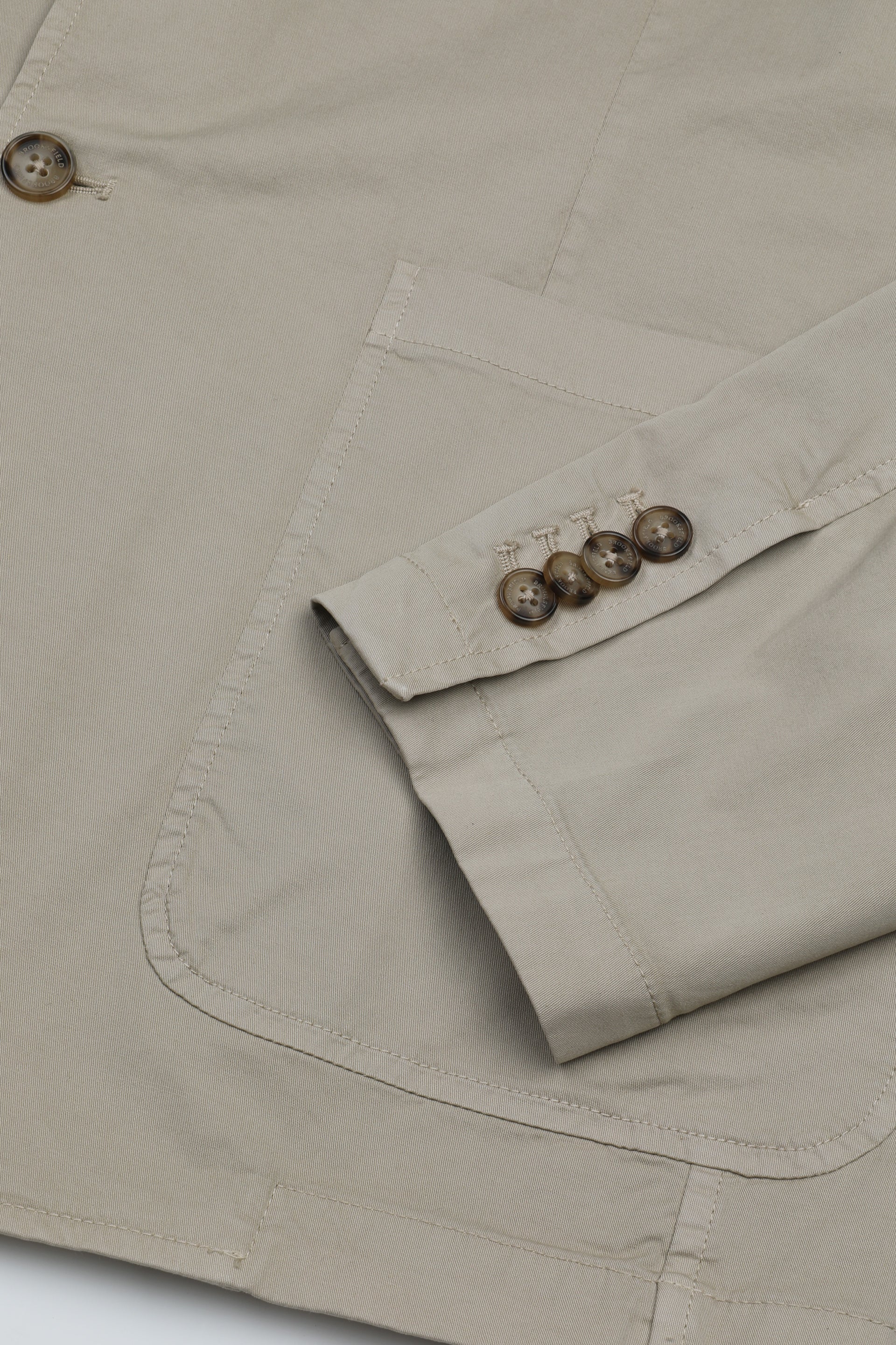 UOMO-BLAZER MONOPETTO 2 BOTTONI TASCHE A TOPPA , TESSUTO GABARDINE STRETCH COT.ORGANICO, TINTO CAPO DIRETTO+STONE WASHED, SFODERATO - Soft kaki