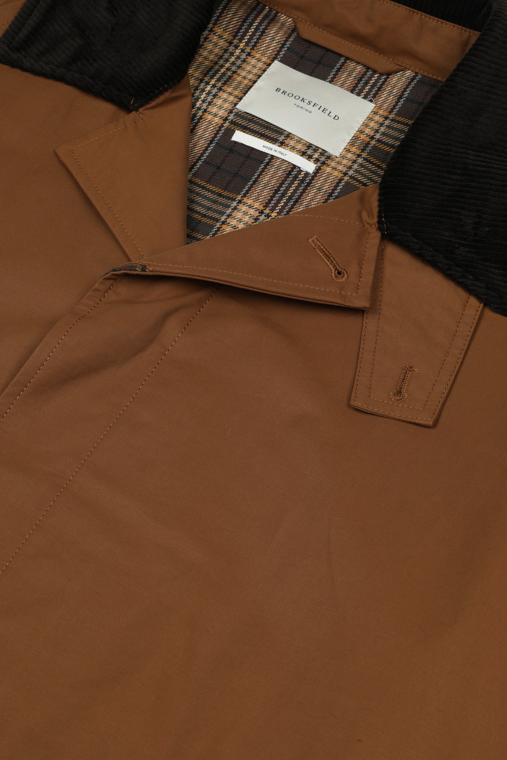 UOMO-TRENCH COAT IN TESSUTO COTONE/NYLON WR, FODERA CORPO FANTASIA CHECK, MANICHE FODERATE IN VISCOSA, DETTAGLI IN VELLUTO - Castoro