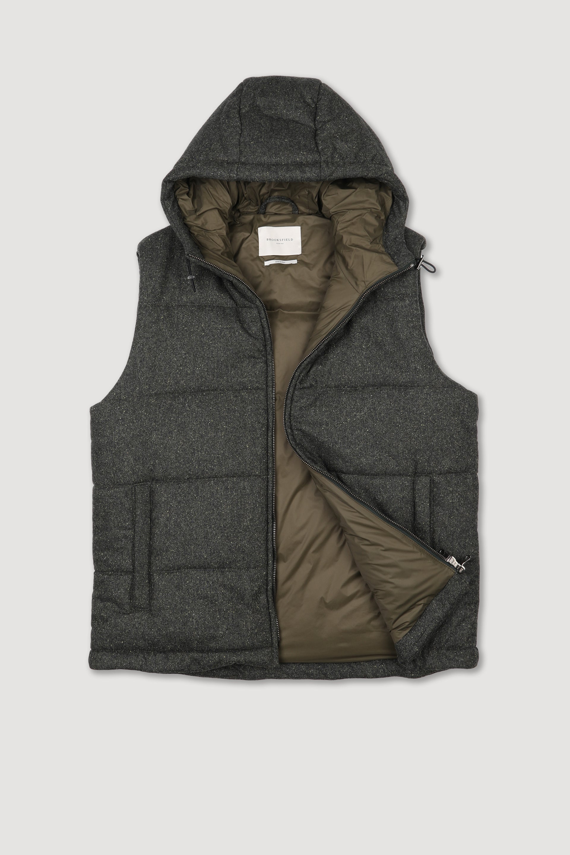 Giubbotto smanicato con cappuccio in tessuto donegal di misto lana-seta stretch, imbottito. Verde - Sottobosco