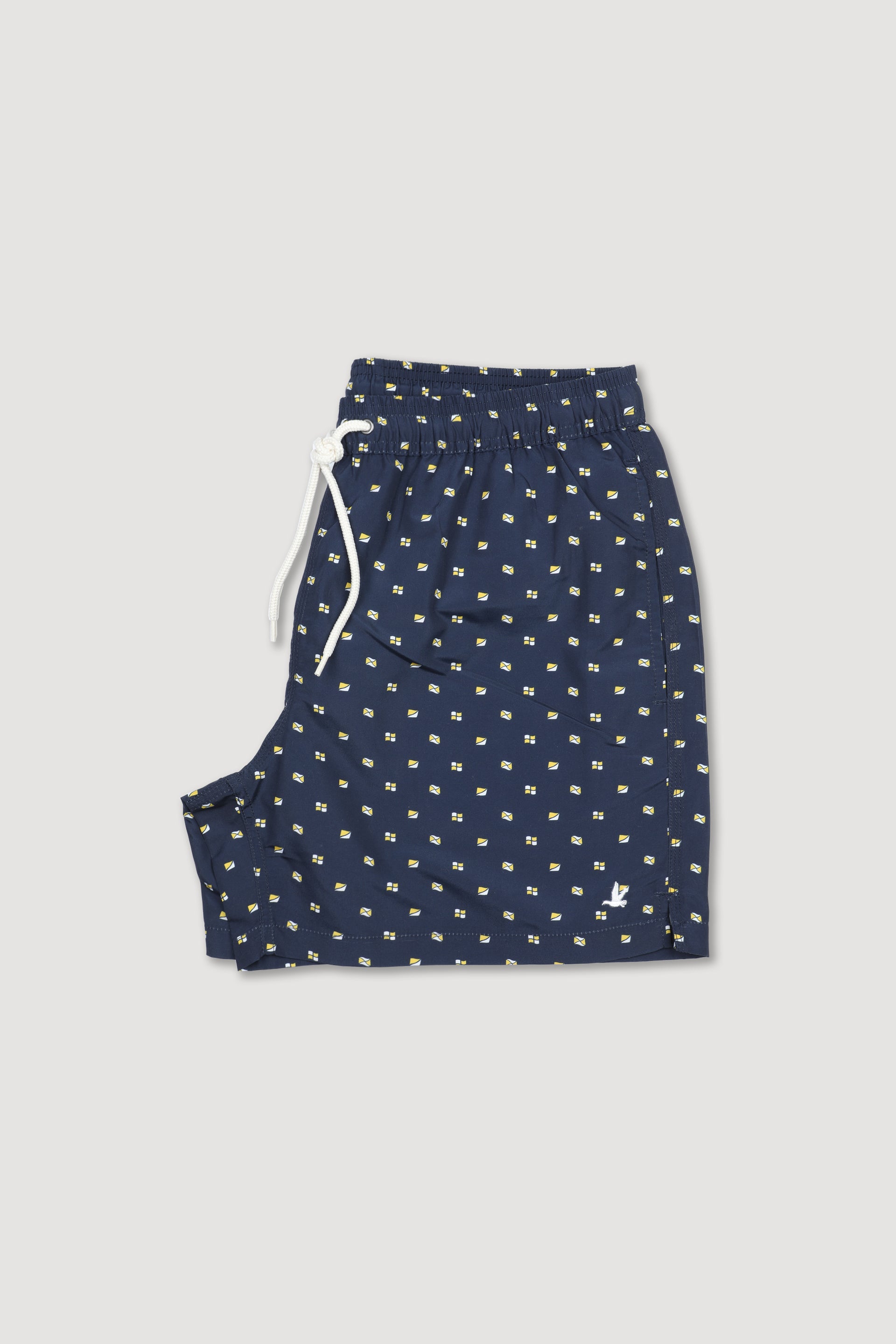 UOMO-BOXER MARE IN MICROFIBRA DI POLIESTERE STAMPA ALL OVER "BANDIERINA", TASCHE LATERALI, TASCHINO CON ALETTA APPLICATO DIETRO, ELASTICO E COULISSE IN VITA - Blu