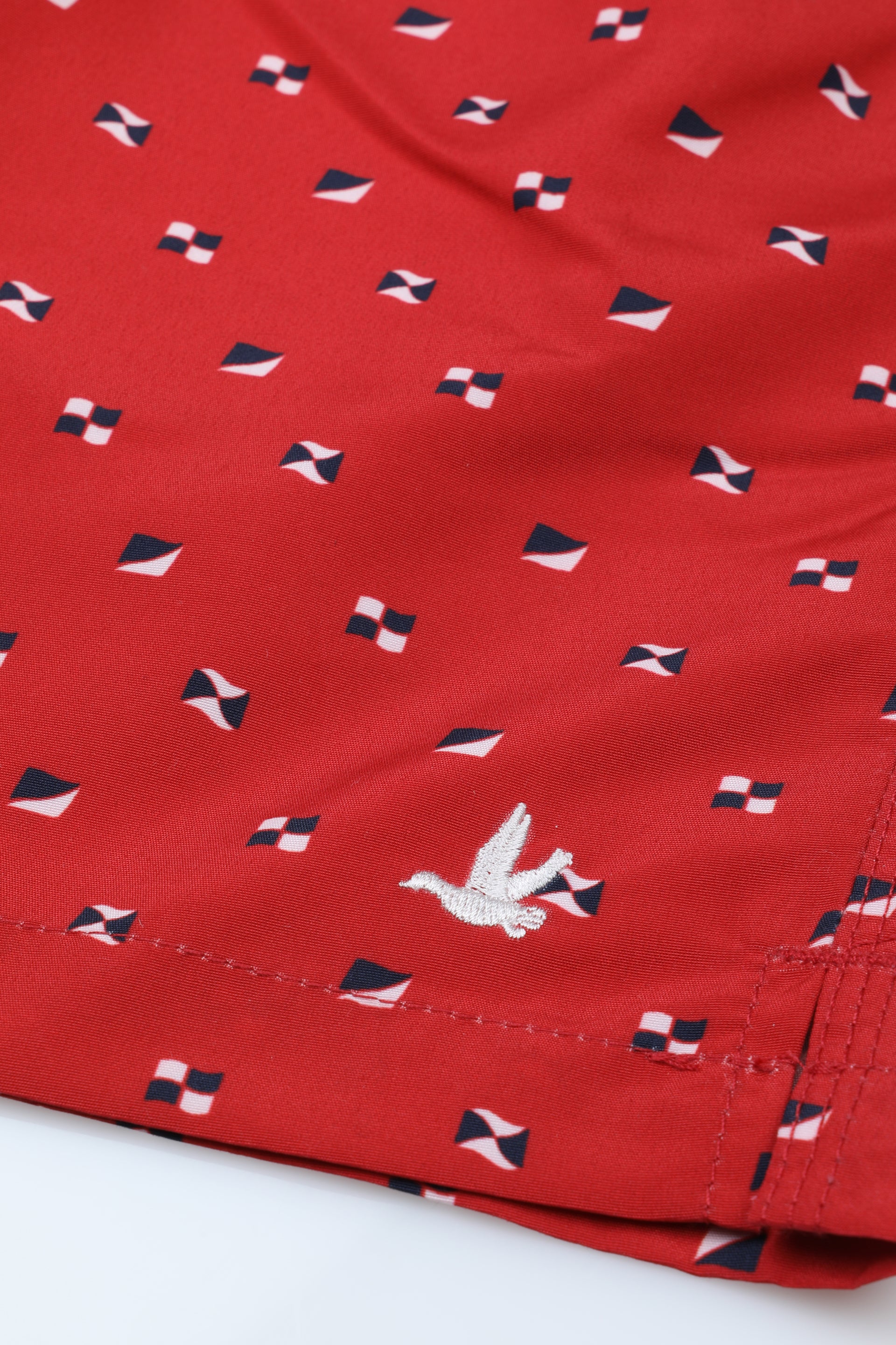 Boxer mare in microfibra con stampa all over bandiere. Lunghezza media - Rosso
