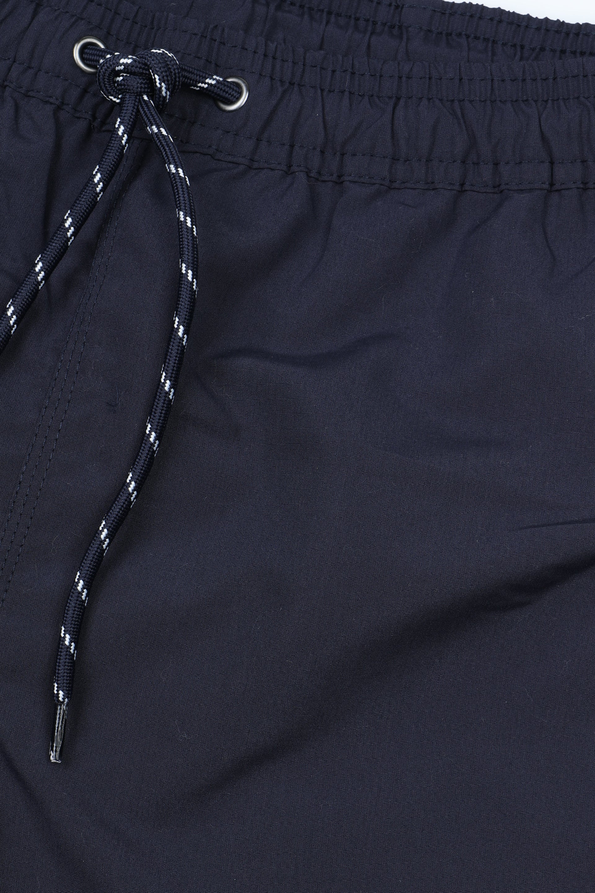 UOMO-BOXER MARE IN MICROFIBRA TINTA UNITA, TASCHE LATERALI, TASCHINO CON ALETTA APPLICATO DIETRO, ELASTICO E COULISSE IN VITA, STAMPA MARCHIO SU GAMBA - Navy
