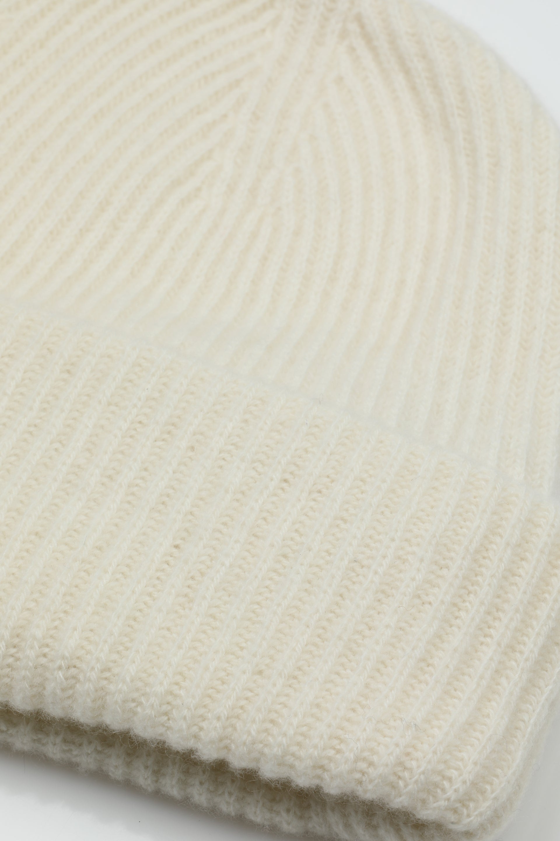 Berretto a coste in cashmere con risvolto - Panna