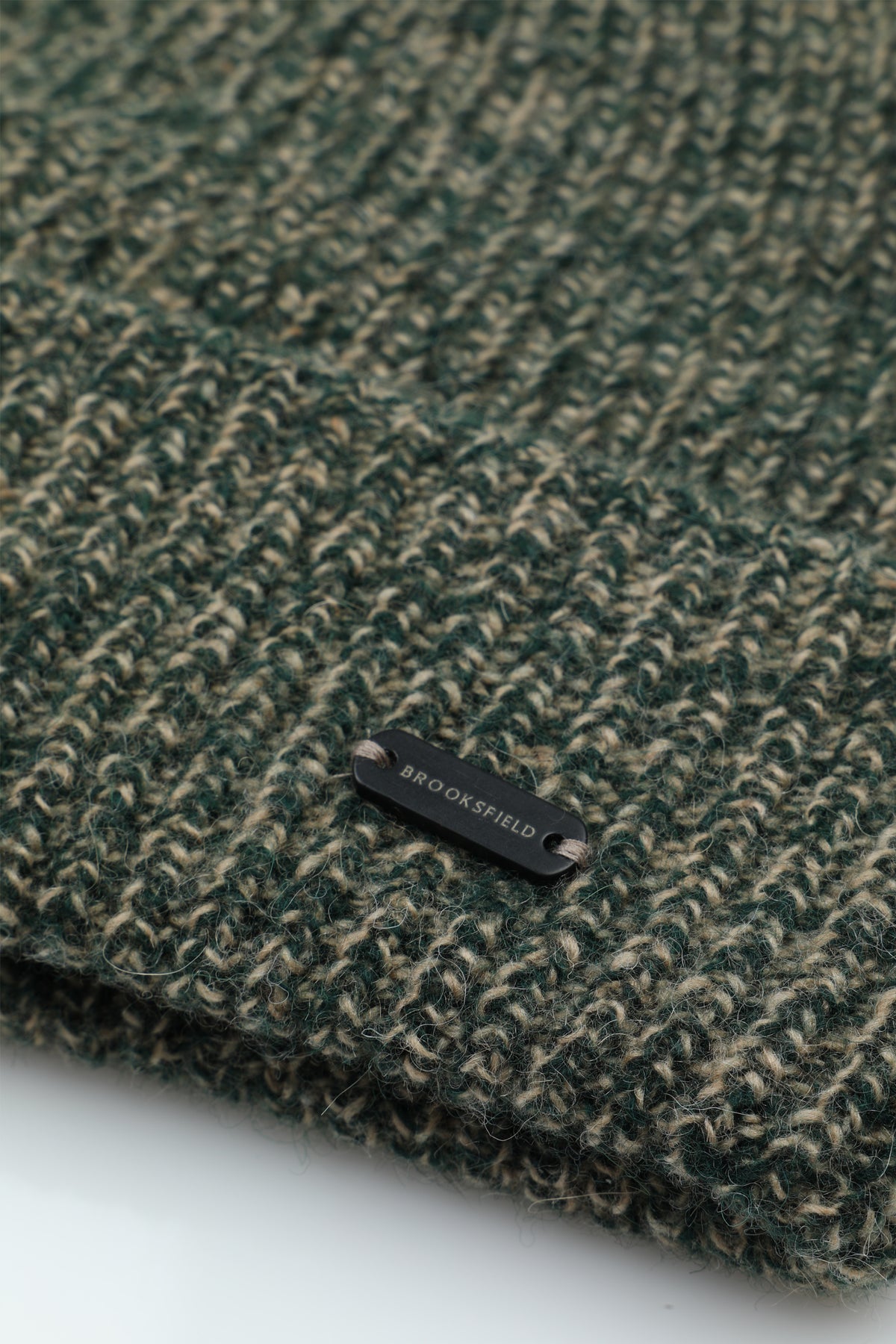 Berretto a coste in misto alpaca con risvolto. Verde - Verde moulinè
