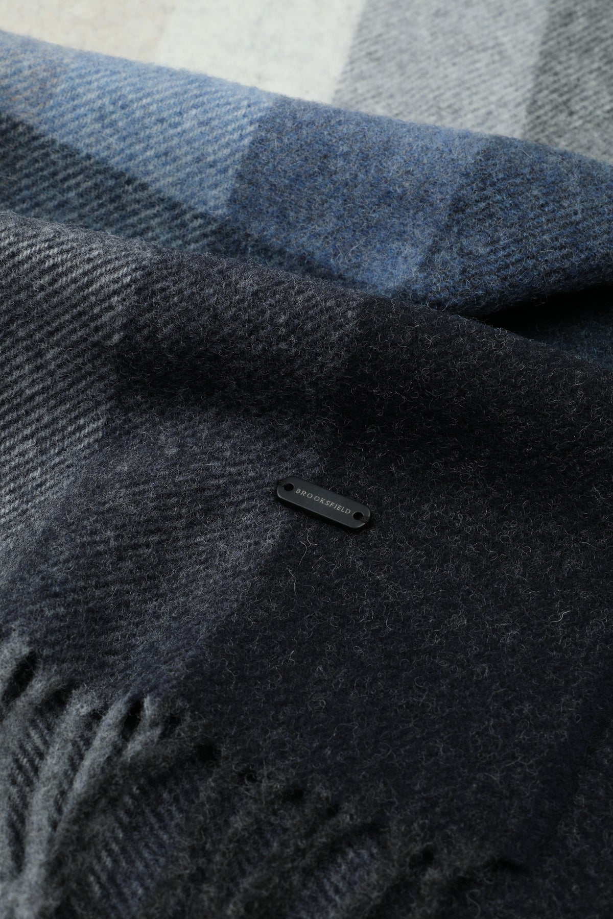 Sciarpa con frange in pura lana vergine, fantasia maxi check - Blu/Avio