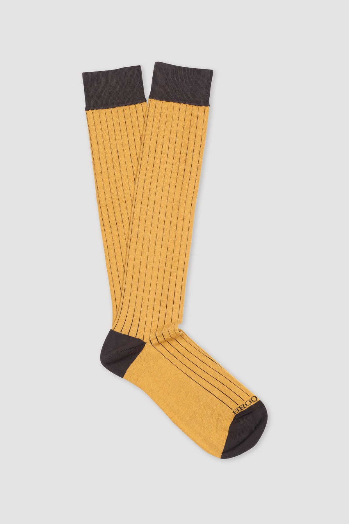 Calze lunghe in cotone elasticizzato a coste con bordo elastico e tallone in contrasto. Giallo - Caramello/Marrone
